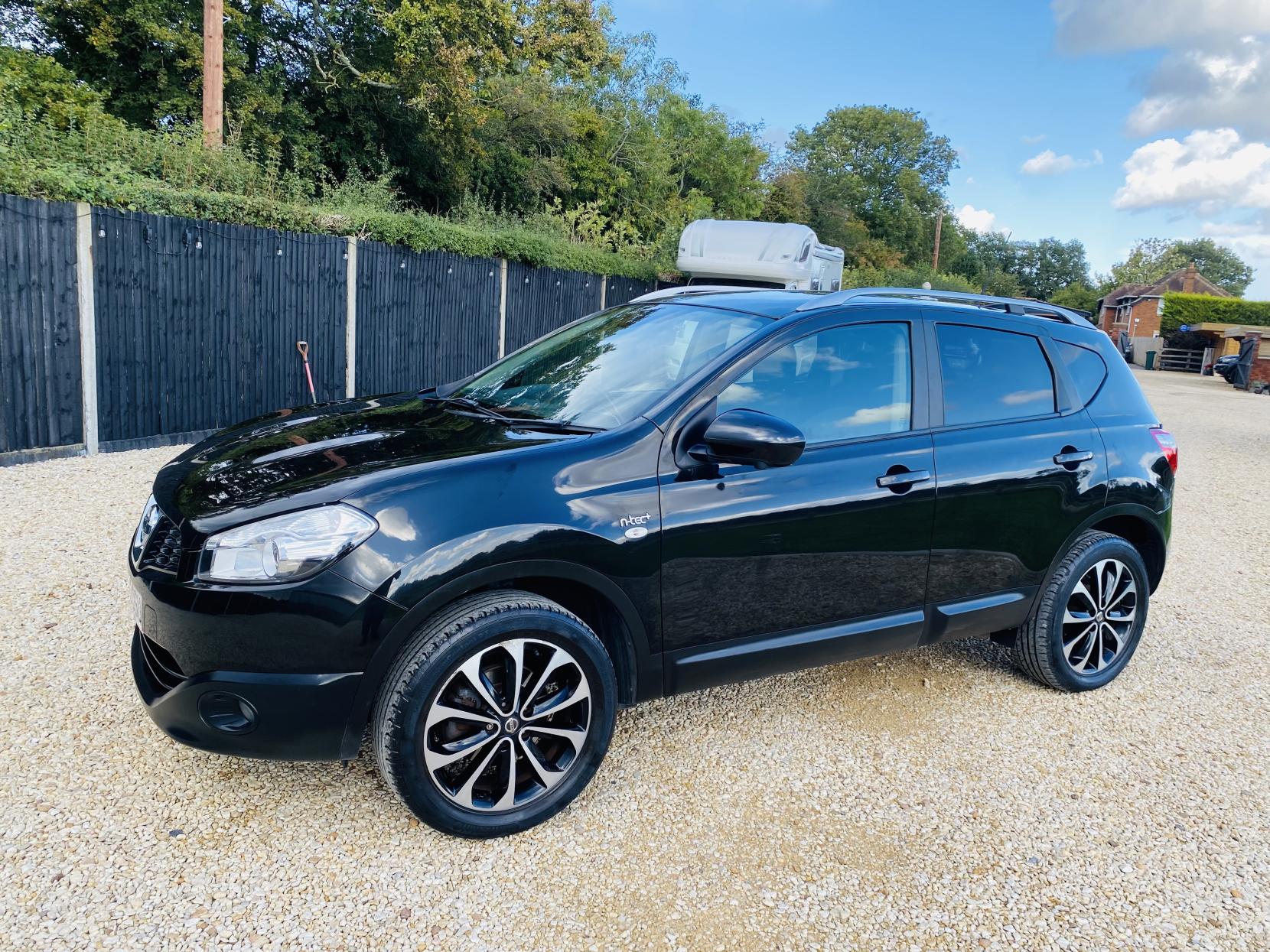 Nissan Qashqai 1.6 n-tec+ SUV 5dr Petrol CVT 2WD Euro 5 (117 ps)
