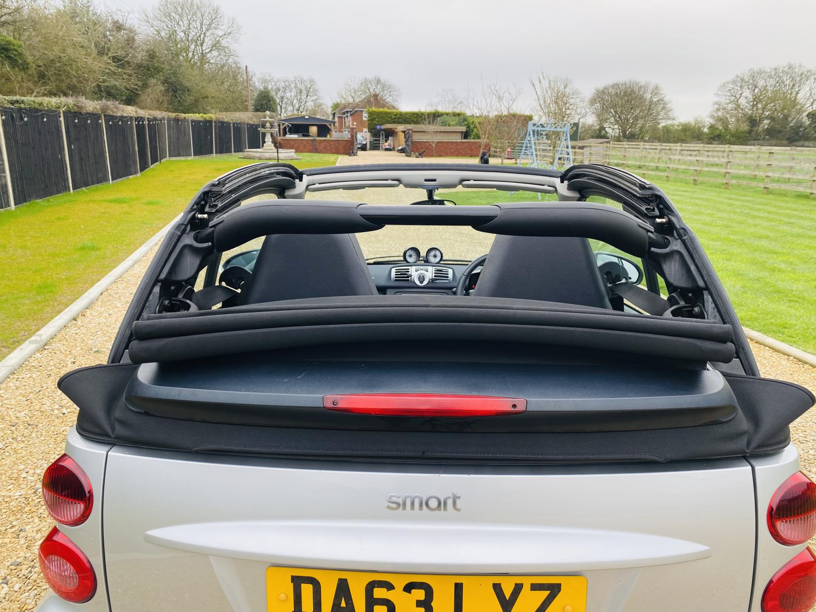 Smart fortwo 1.0 MHD Passion Cabriolet 2dr Petrol SoftTouch Euro 5 (s/s) (71 bhp)