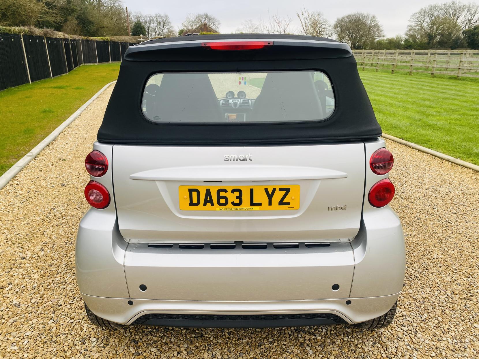 Smart fortwo 1.0 MHD Passion Cabriolet 2dr Petrol SoftTouch Euro 5 (s/s) (71 bhp)