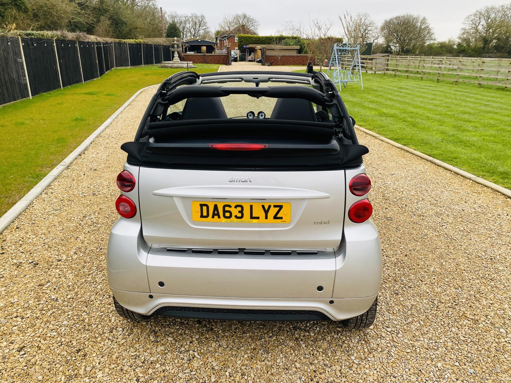 Smart fortwo 1.0 MHD Passion Cabriolet 2dr Petrol SoftTouch Euro 5 (s/s) (71 bhp)