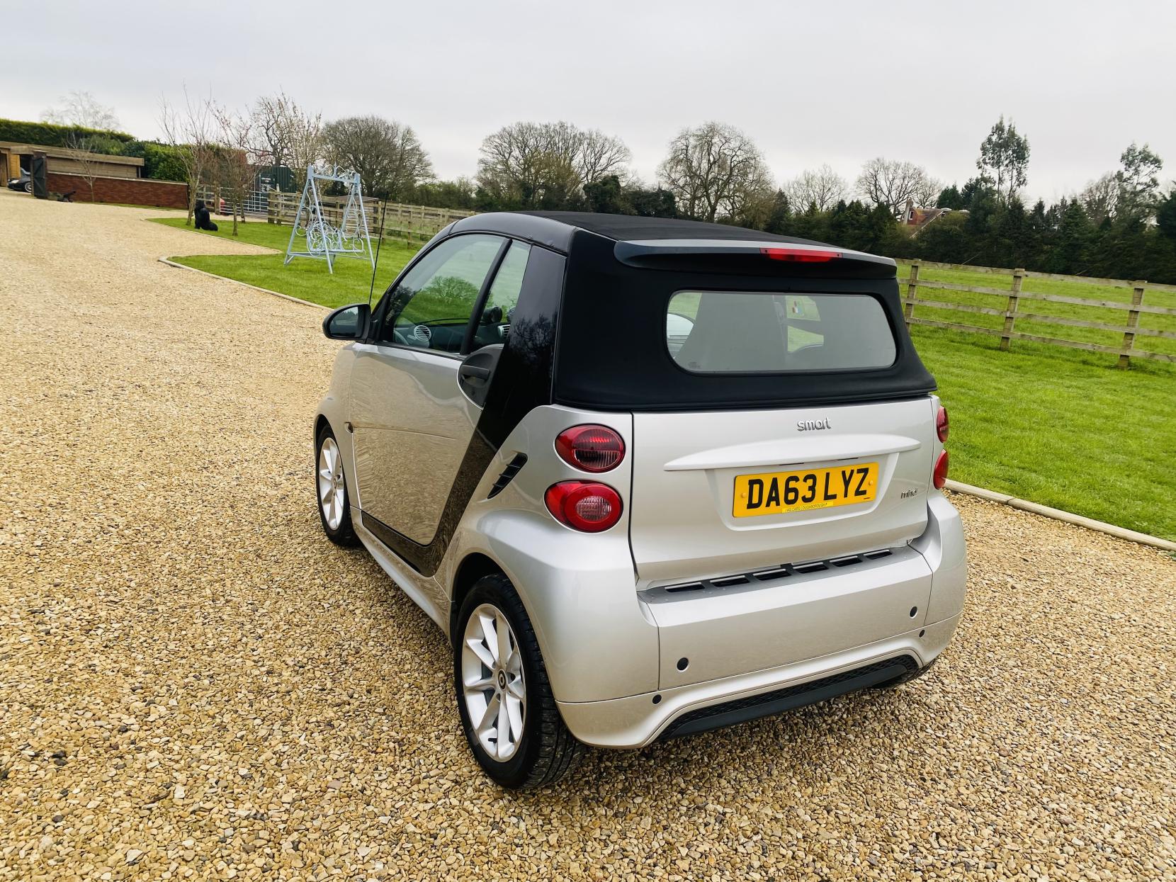 Smart fortwo 1.0 MHD Passion Cabriolet 2dr Petrol SoftTouch Euro 5 (s/s) (71 bhp)