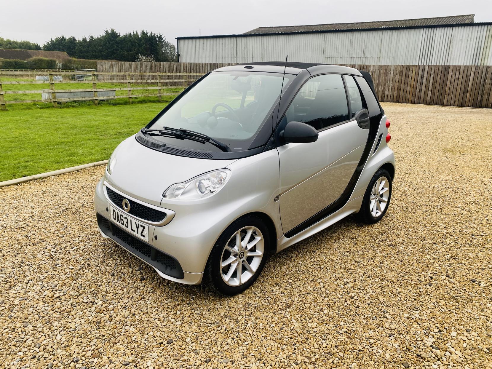 Smart fortwo 1.0 MHD Passion Cabriolet 2dr Petrol SoftTouch Euro 5 (s/s) (71 bhp)