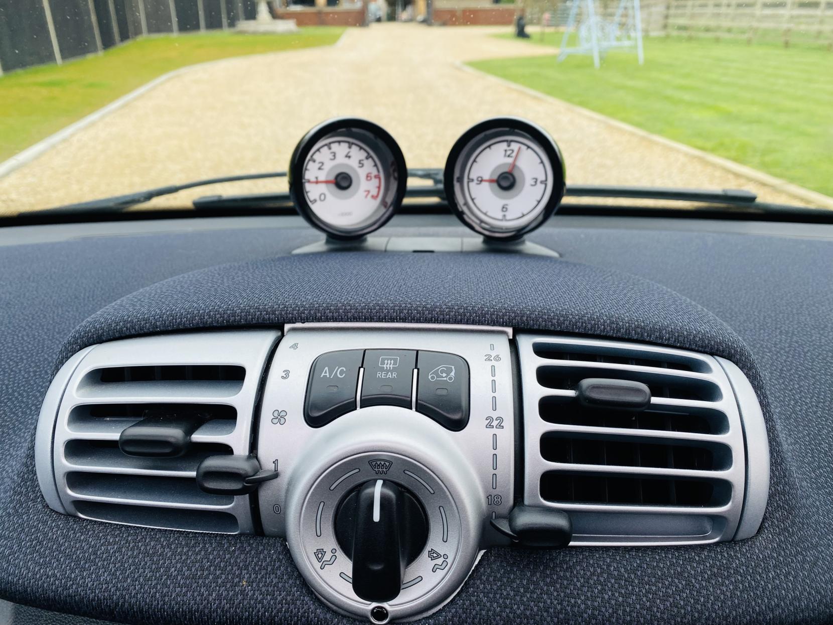 Smart fortwo 1.0 MHD Passion Cabriolet 2dr Petrol SoftTouch Euro 5 (s/s) (71 bhp)