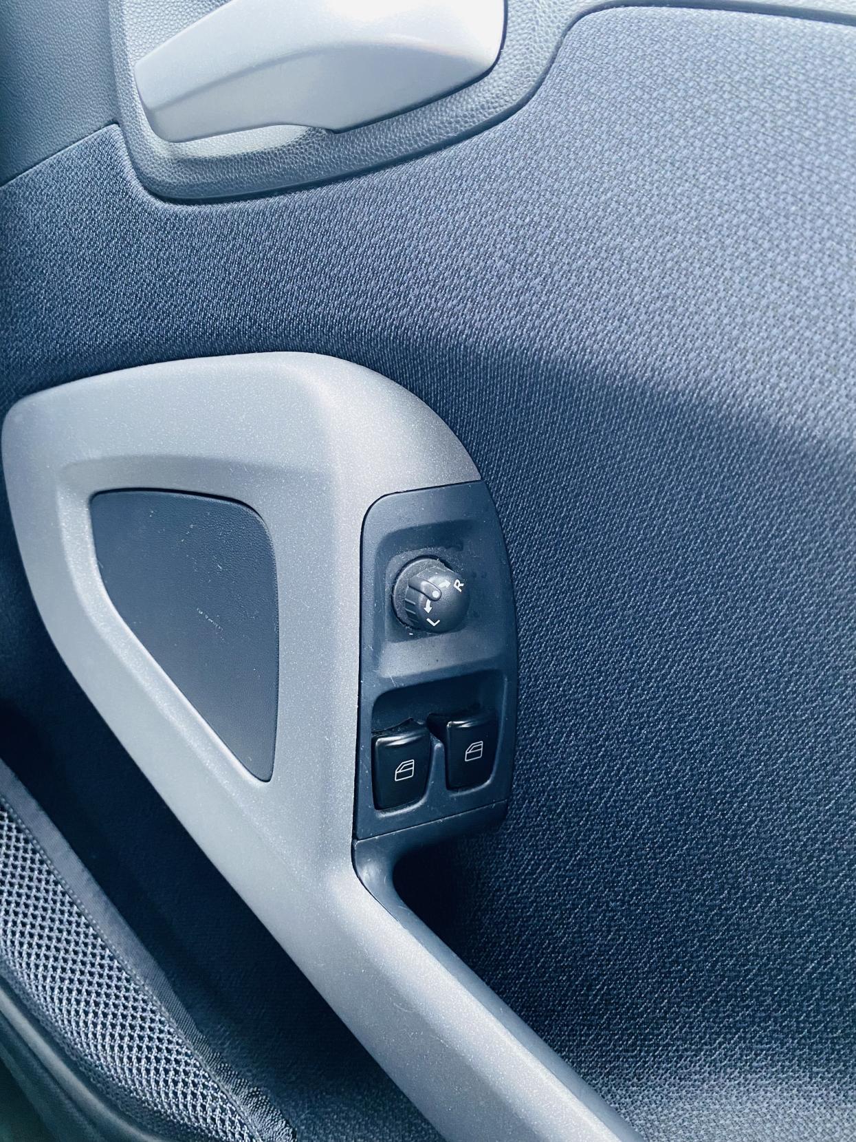 Smart fortwo 1.0 MHD Passion Cabriolet 2dr Petrol SoftTouch Euro 5 (s/s) (71 bhp)