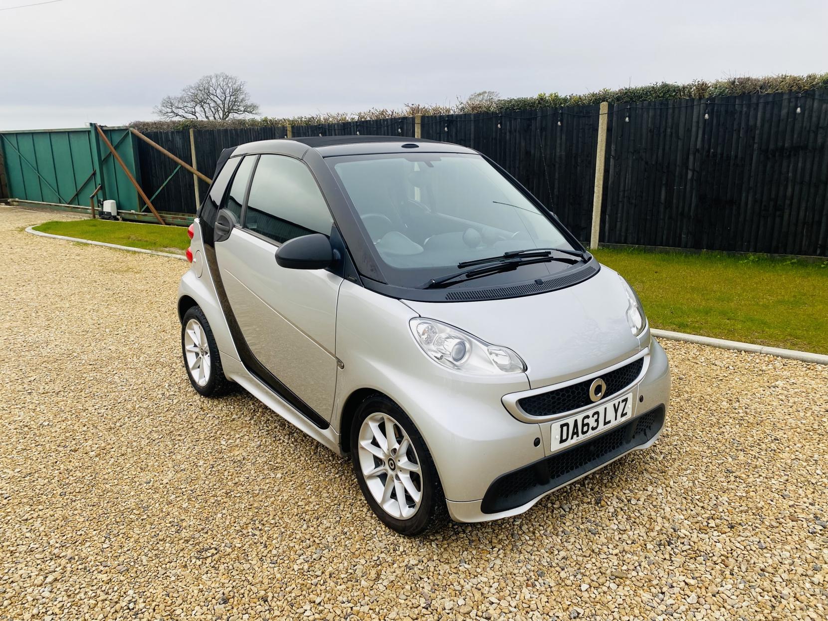 Smart fortwo 1.0 MHD Passion Cabriolet 2dr Petrol SoftTouch Euro 5 (s/s) (71 bhp)