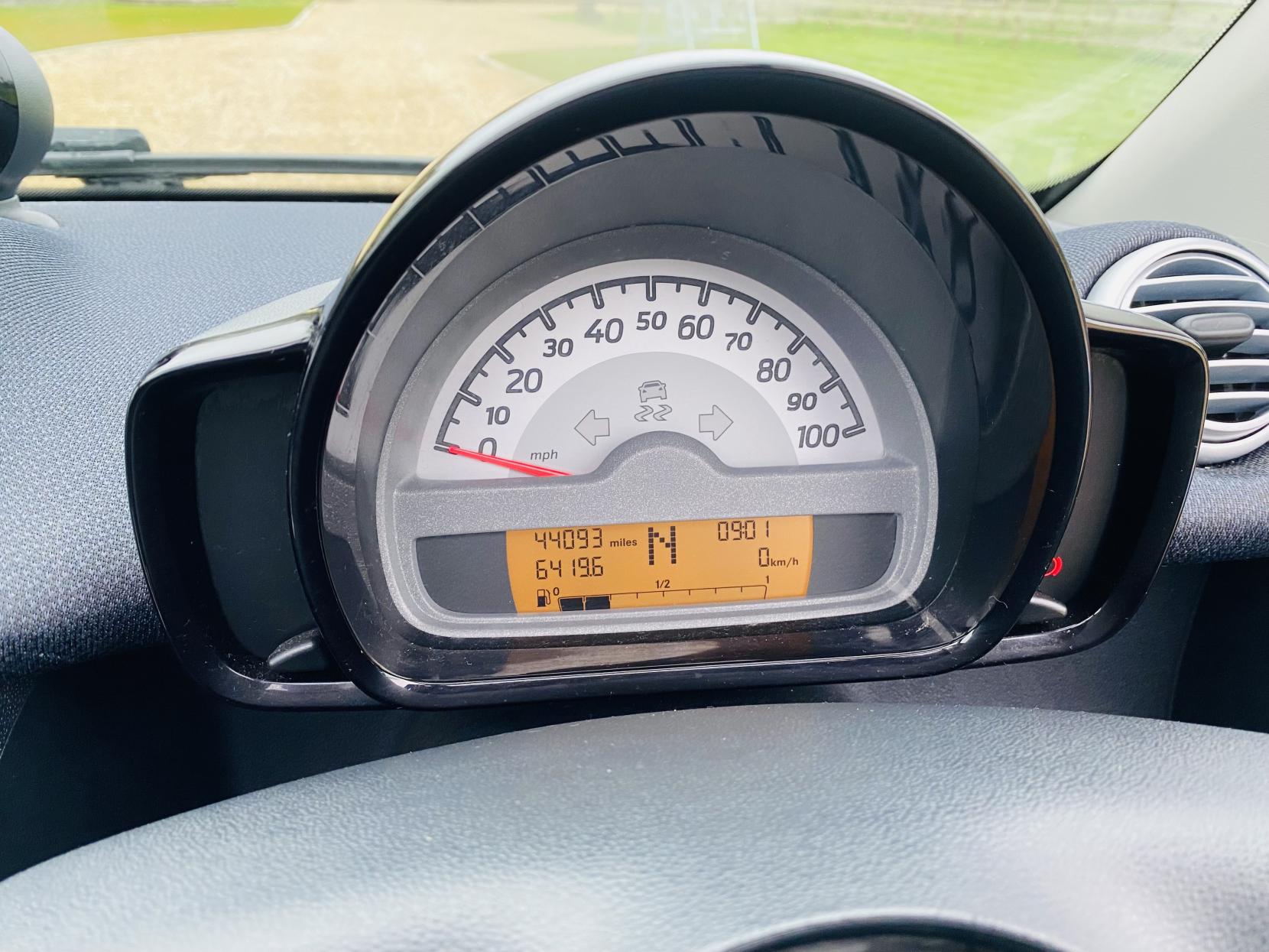 Smart fortwo 1.0 MHD Passion Cabriolet 2dr Petrol SoftTouch Euro 5 (s/s) (71 bhp)