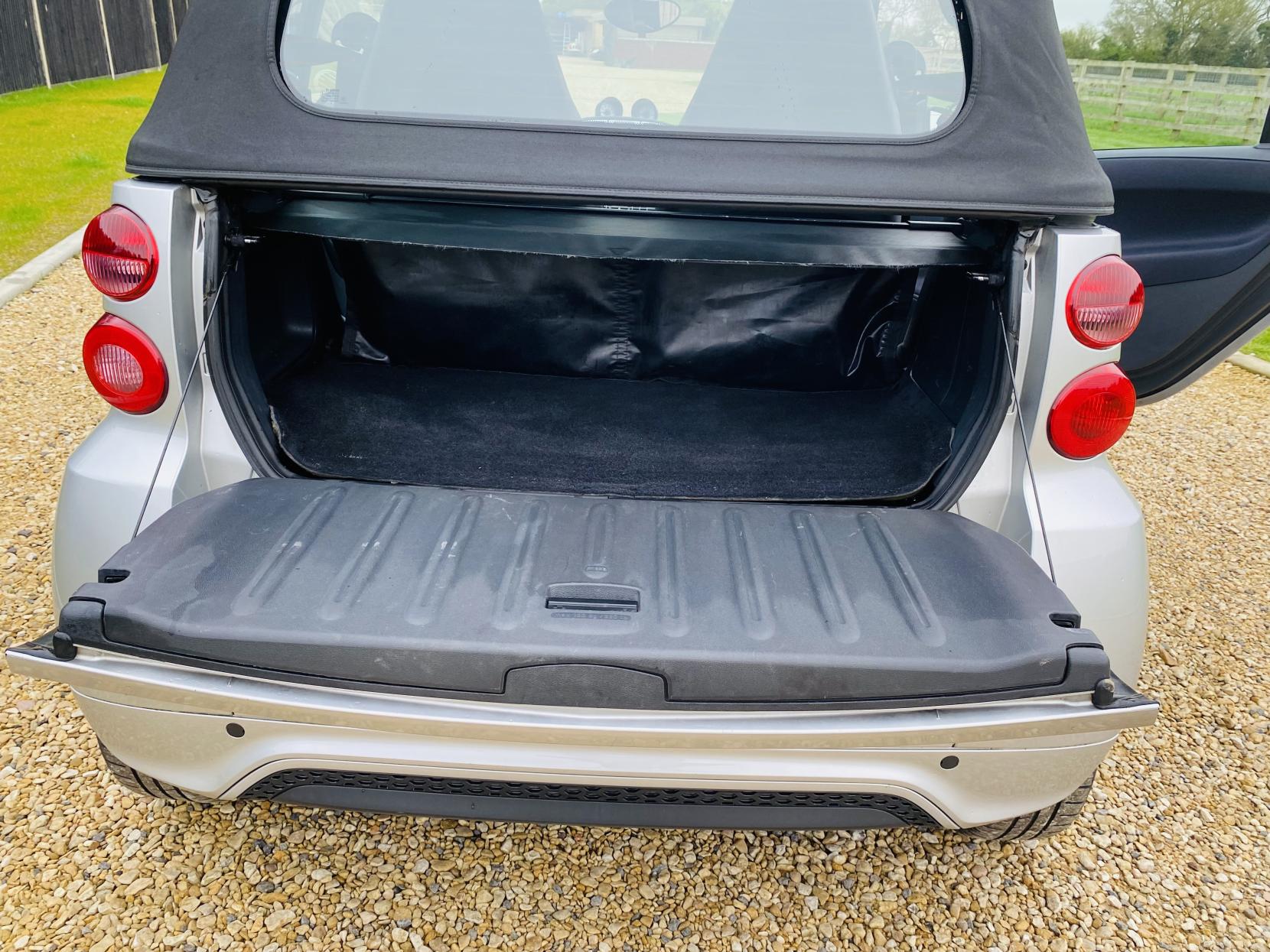 Smart fortwo 1.0 MHD Passion Cabriolet 2dr Petrol SoftTouch Euro 5 (s/s) (71 bhp)