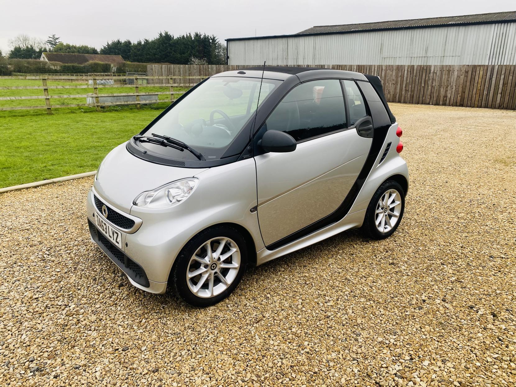 Smart fortwo 1.0 MHD Passion Cabriolet 2dr Petrol SoftTouch Euro 5 (s/s) (71 bhp)