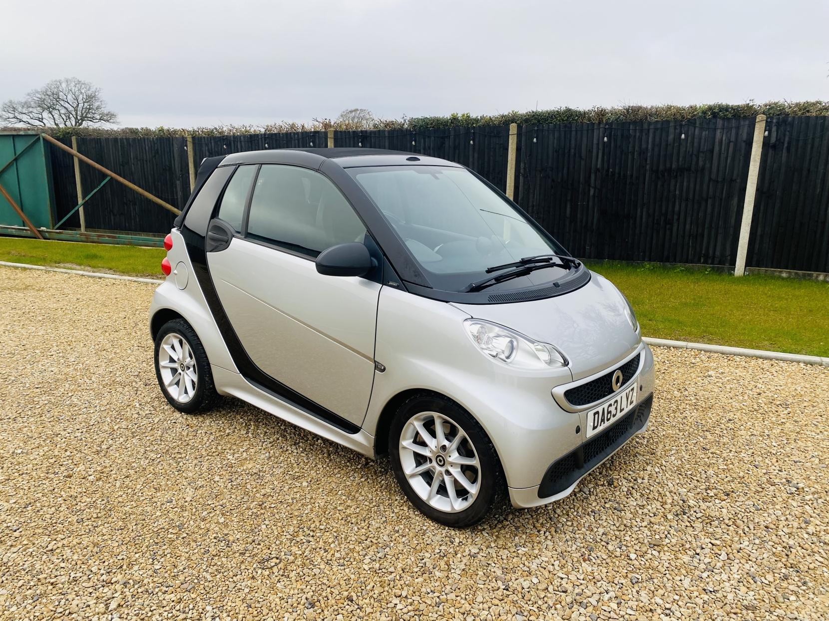 Smart fortwo 1.0 MHD Passion Cabriolet 2dr Petrol SoftTouch Euro 5 (s/s) (71 bhp)