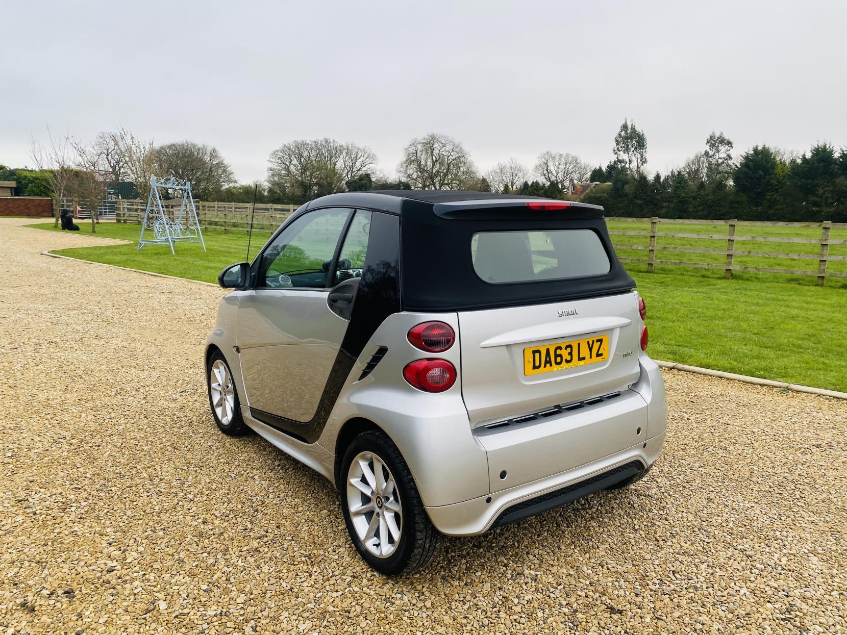 Smart fortwo 1.0 MHD Passion Cabriolet 2dr Petrol SoftTouch Euro 5 (s/s) (71 bhp)