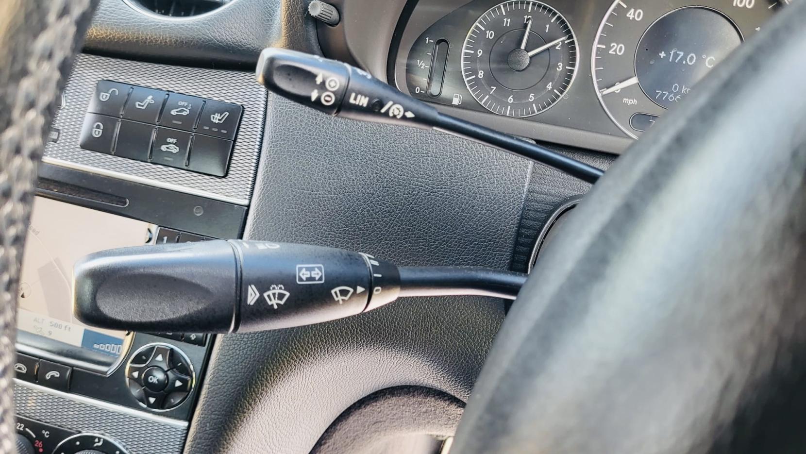 Mercedes-Benz CLK 2.6 CLK240 Avantgarde Coupe 2dr Petrol Automatic (250 g/km, 170 bhp)