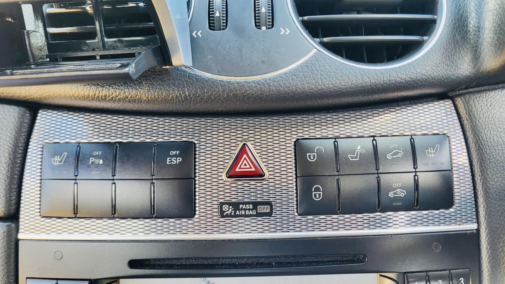 Mercedes-Benz CLK 2.6 CLK240 Avantgarde Coupe 2dr Petrol Automatic (250 g/km, 170 bhp)