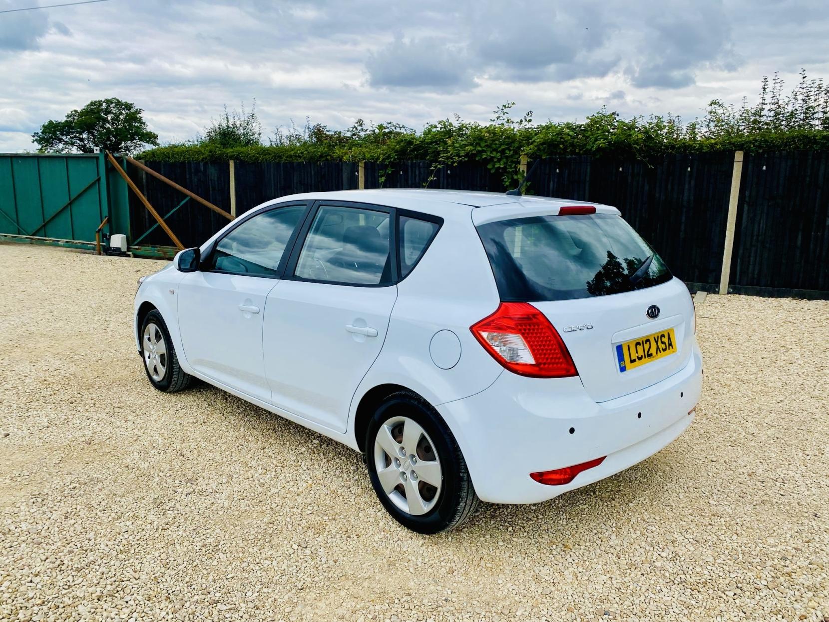 Kia Ceed 1.4 1 Hatchback 5dr Petrol Manual Euro 5 (89 bhp)