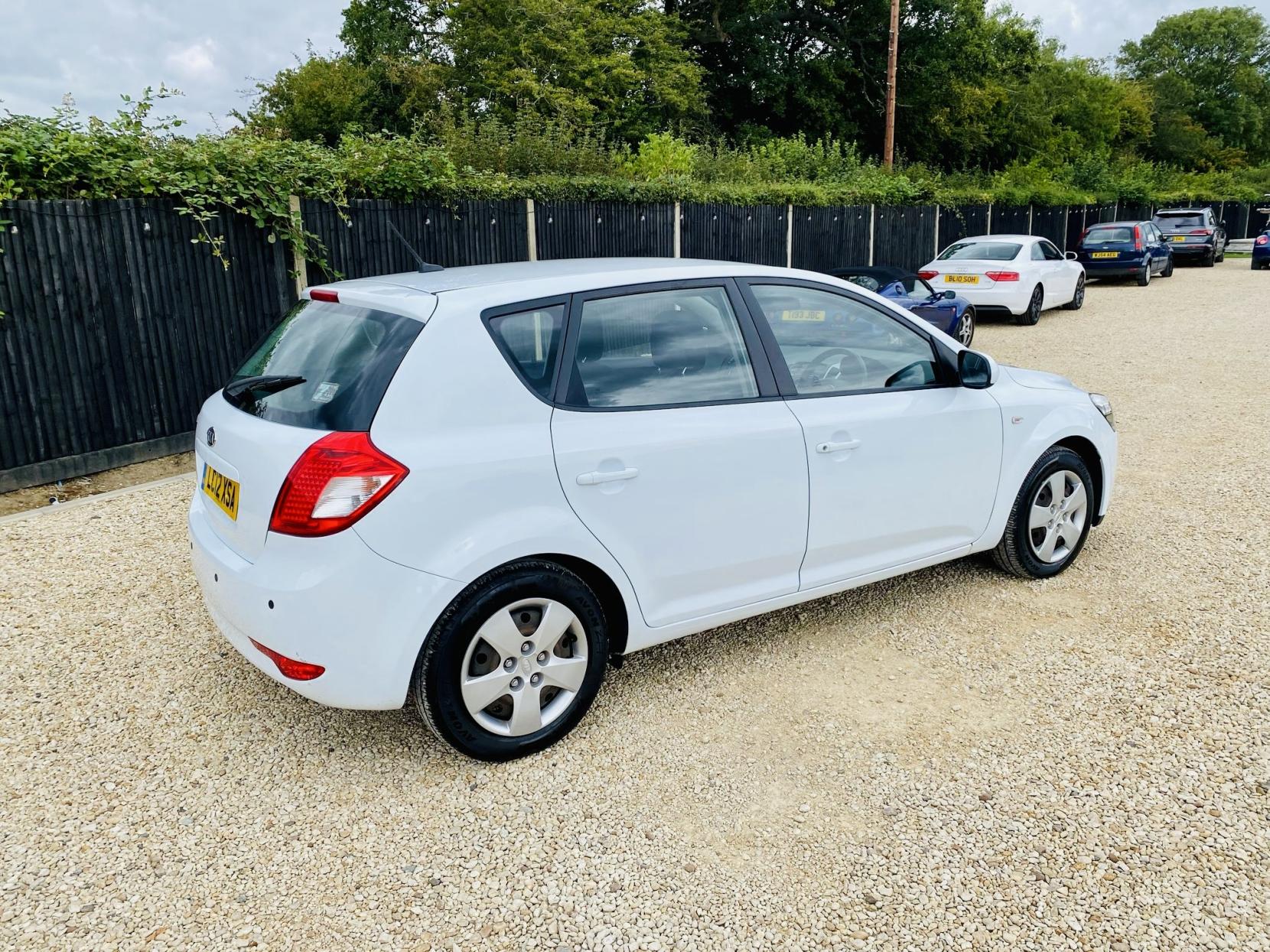 Kia Ceed 1.4 1 Hatchback 5dr Petrol Manual Euro 5 (89 bhp)
