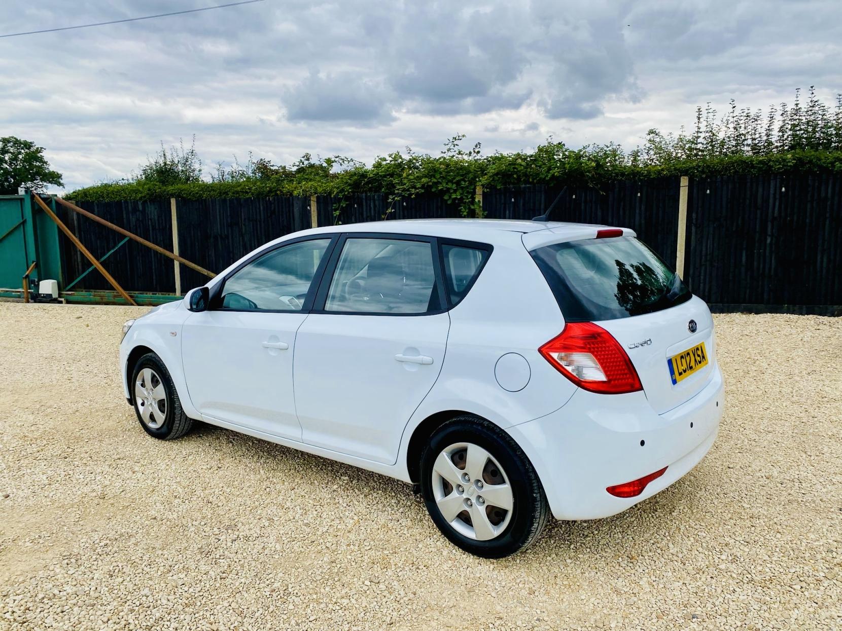 Kia Ceed 1.4 1 Hatchback 5dr Petrol Manual Euro 5 (89 bhp)