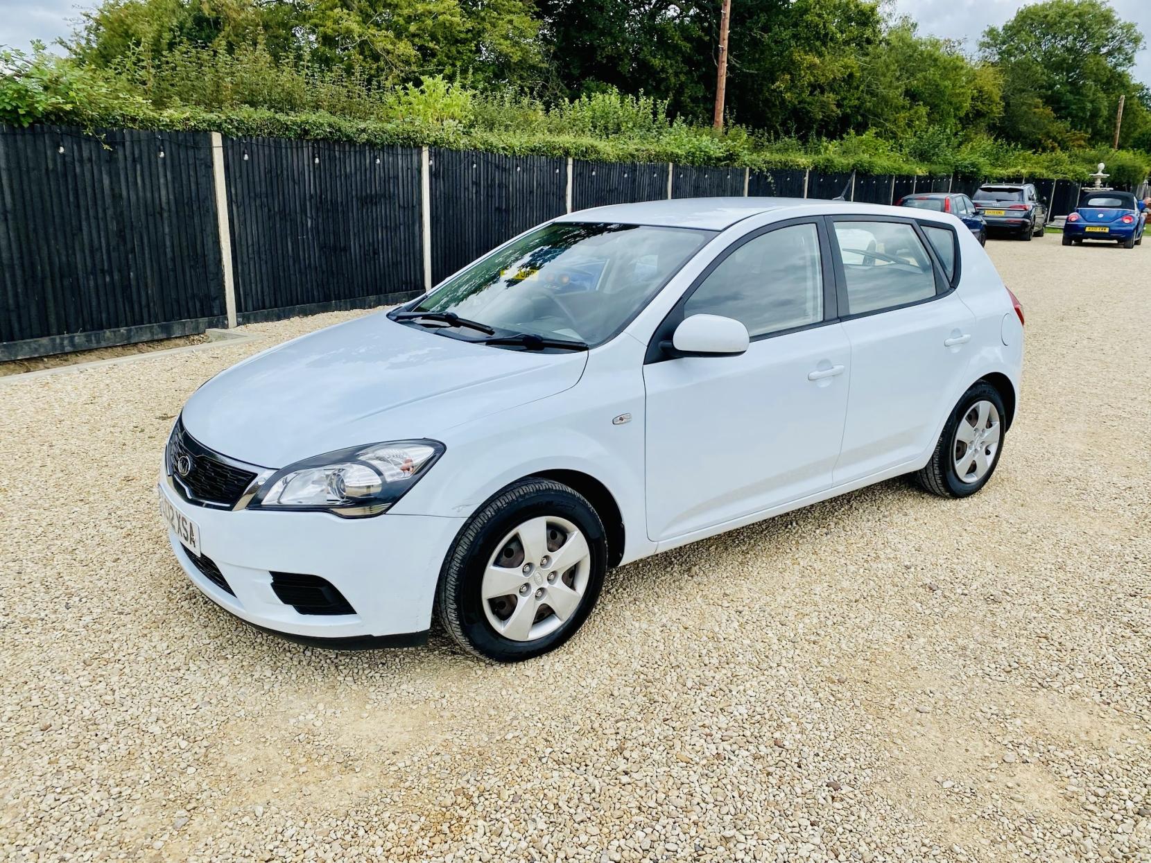 Kia Ceed 1.4 1 Hatchback 5dr Petrol Manual Euro 5 (89 bhp)