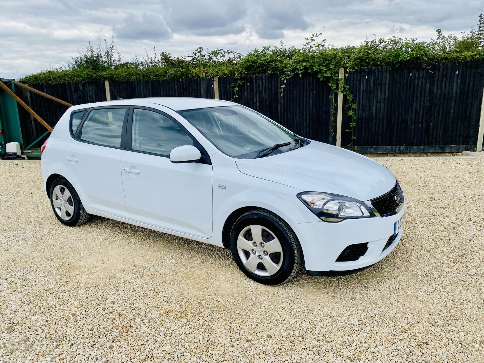 Kia Ceed 1.4 1 Hatchback 5dr Petrol Manual Euro 5 (89 bhp)