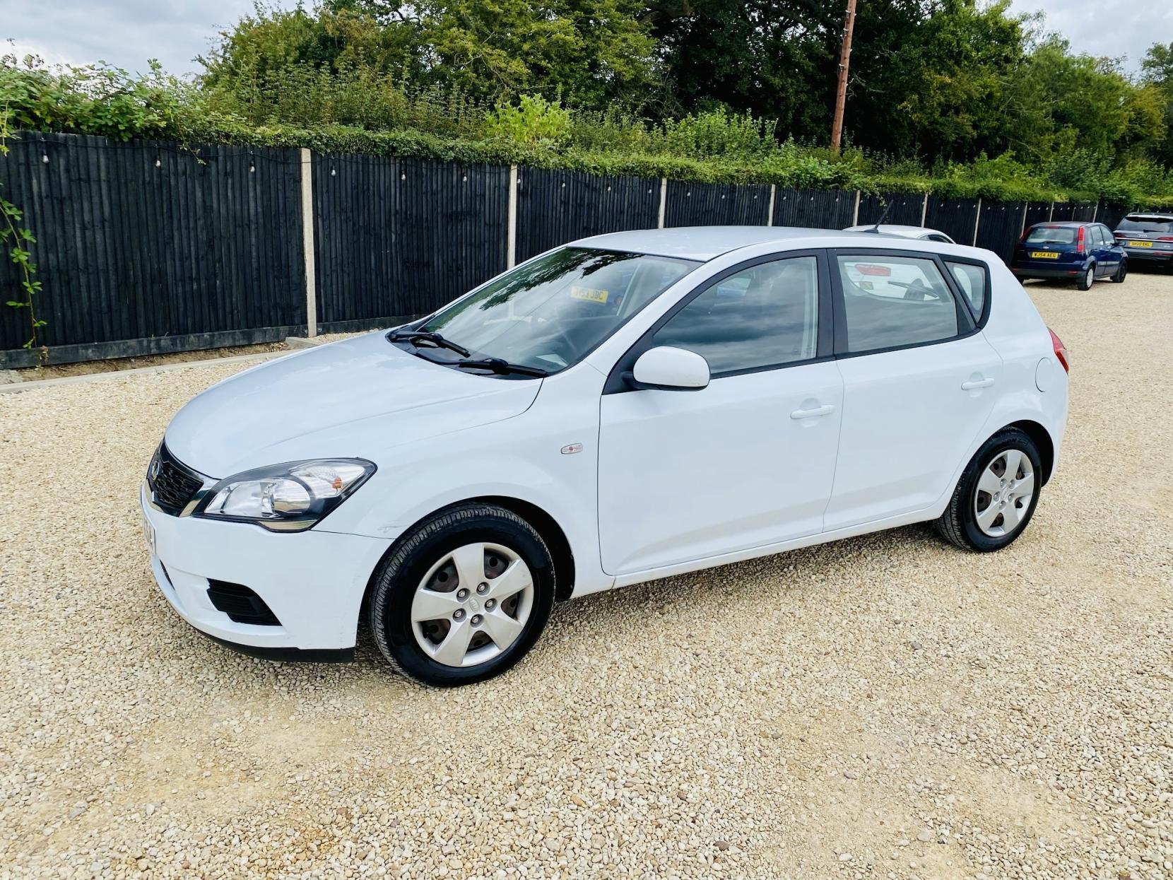 Kia Ceed 1.4 1 Hatchback 5dr Petrol Manual Euro 5 (89 bhp)