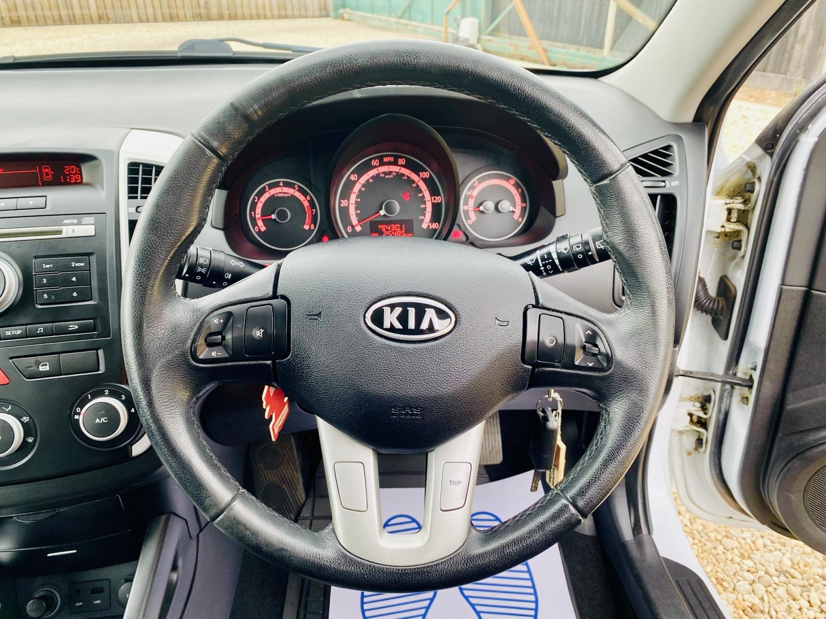 Kia Ceed 1.4 1 Hatchback 5dr Petrol Manual Euro 5 (89 bhp)
