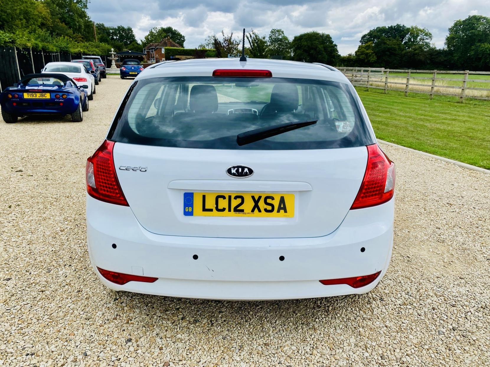 Kia Ceed 1.4 1 Hatchback 5dr Petrol Manual Euro 5 (89 bhp)