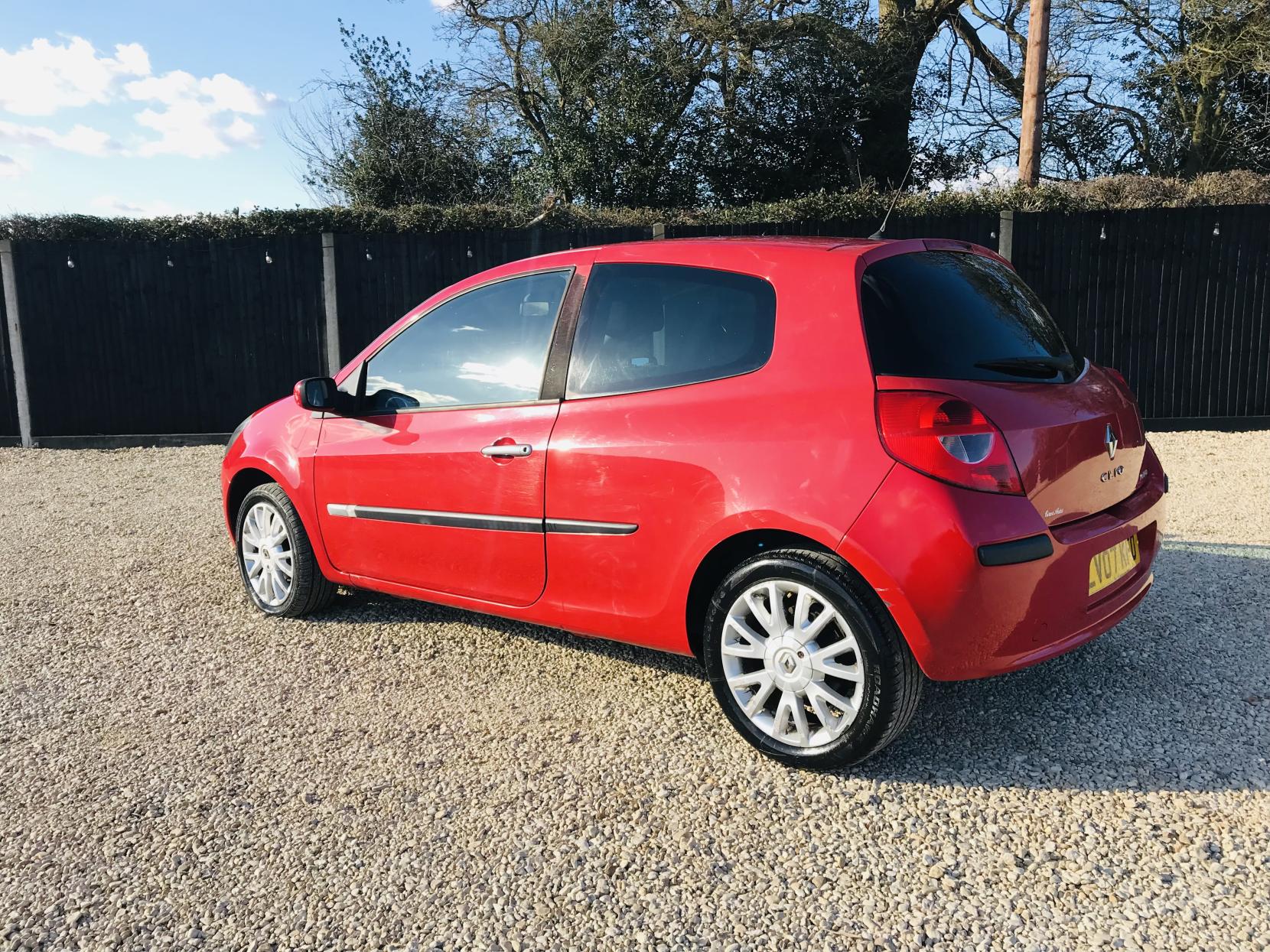Renault Clio 1.6 VVT Dynamique S Hatchback 3dr Petrol Manual (157 g/km, 111 bhp)