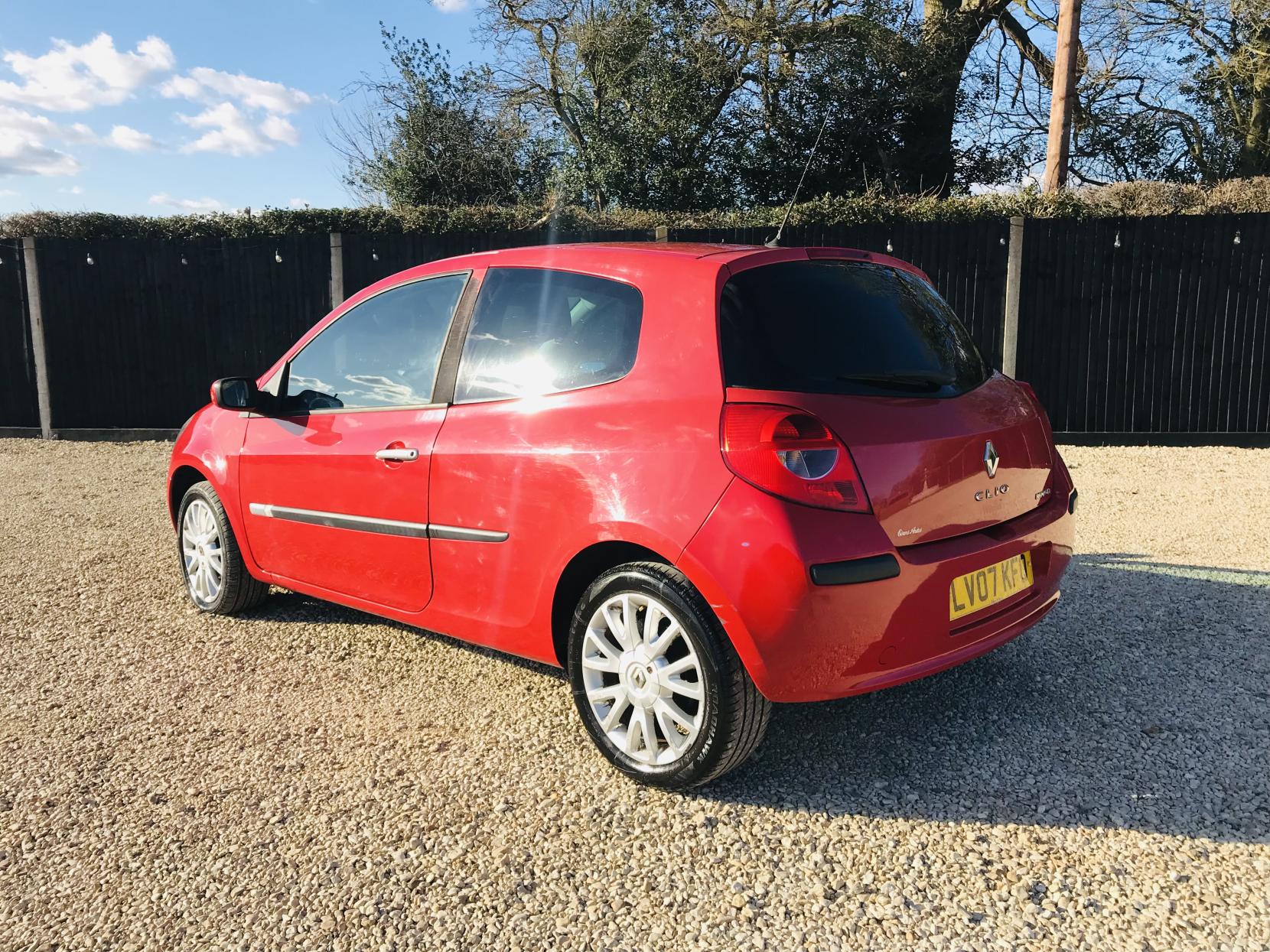 Renault Clio 1.6 VVT Dynamique S Hatchback 3dr Petrol Manual (157 g/km, 111 bhp)