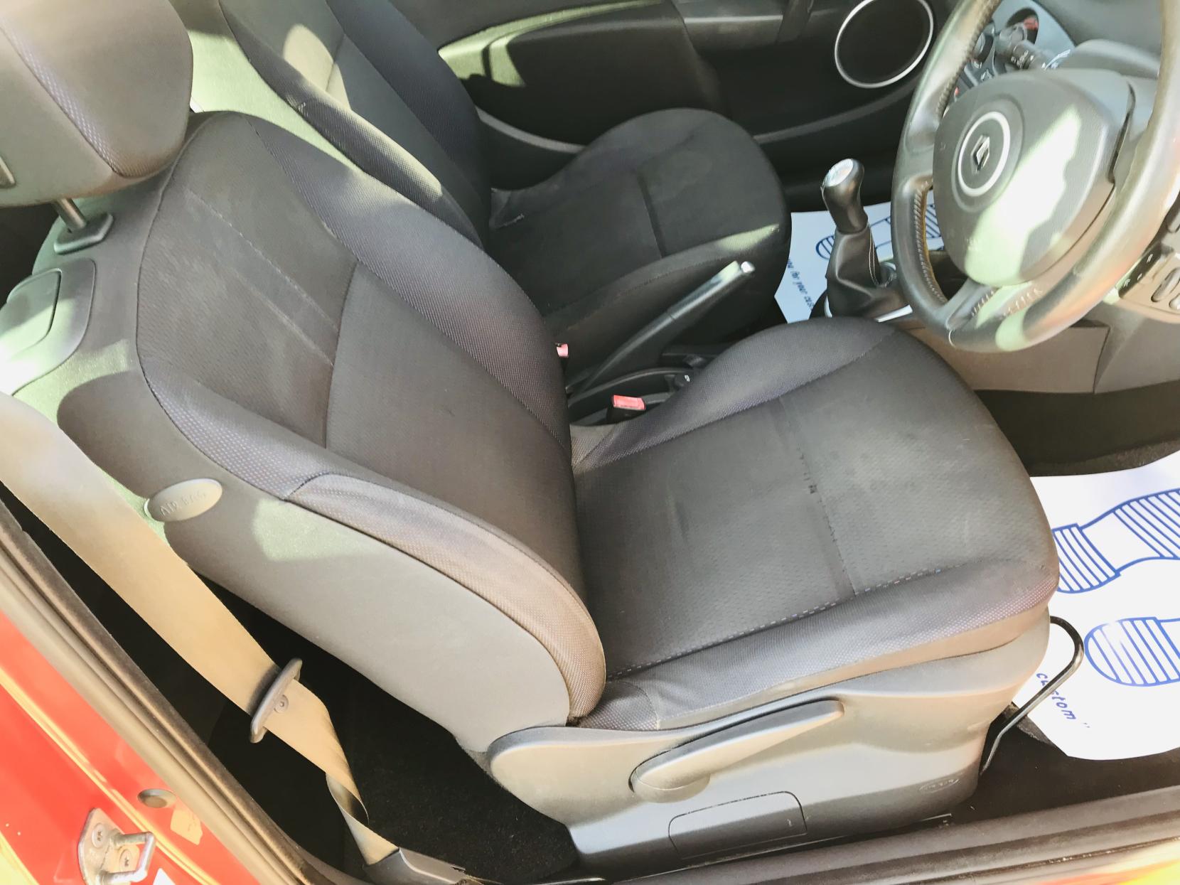 Renault Clio 1.6 VVT Dynamique S Hatchback 3dr Petrol Manual (157 g/km, 111 bhp)