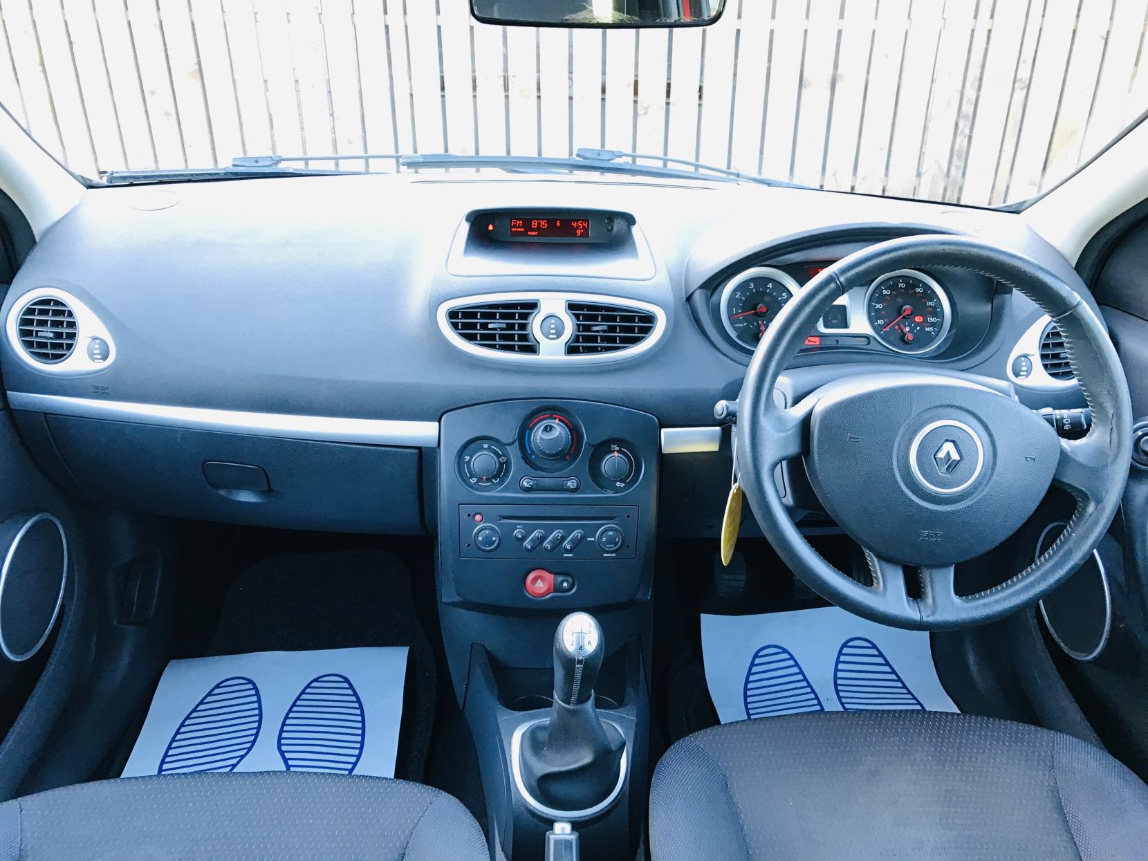 Renault Clio 1.6 VVT Dynamique S Hatchback 3dr Petrol Manual (157 g/km, 111 bhp)