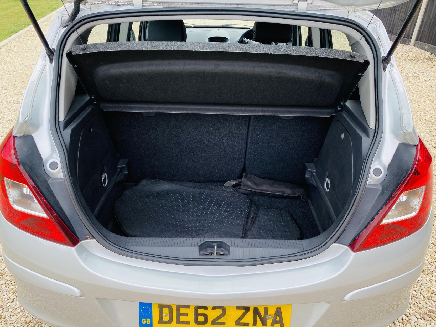 Vauxhall Corsa 1.2i ecoFLEX 16V SE Hatchback 5dr Petrol Manual Euro 5 (s/s) (85 ps)
