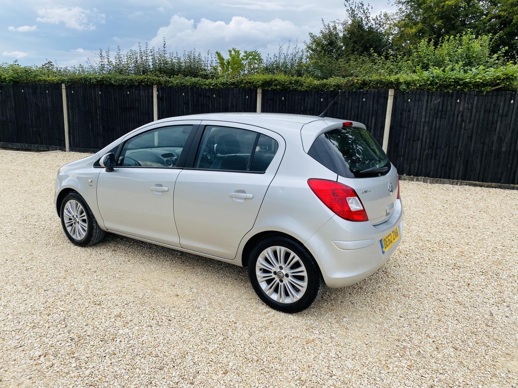 Vauxhall Corsa 1.2i ecoFLEX 16V SE Hatchback 5dr Petrol Manual Euro 5 (s/s) (85 ps)