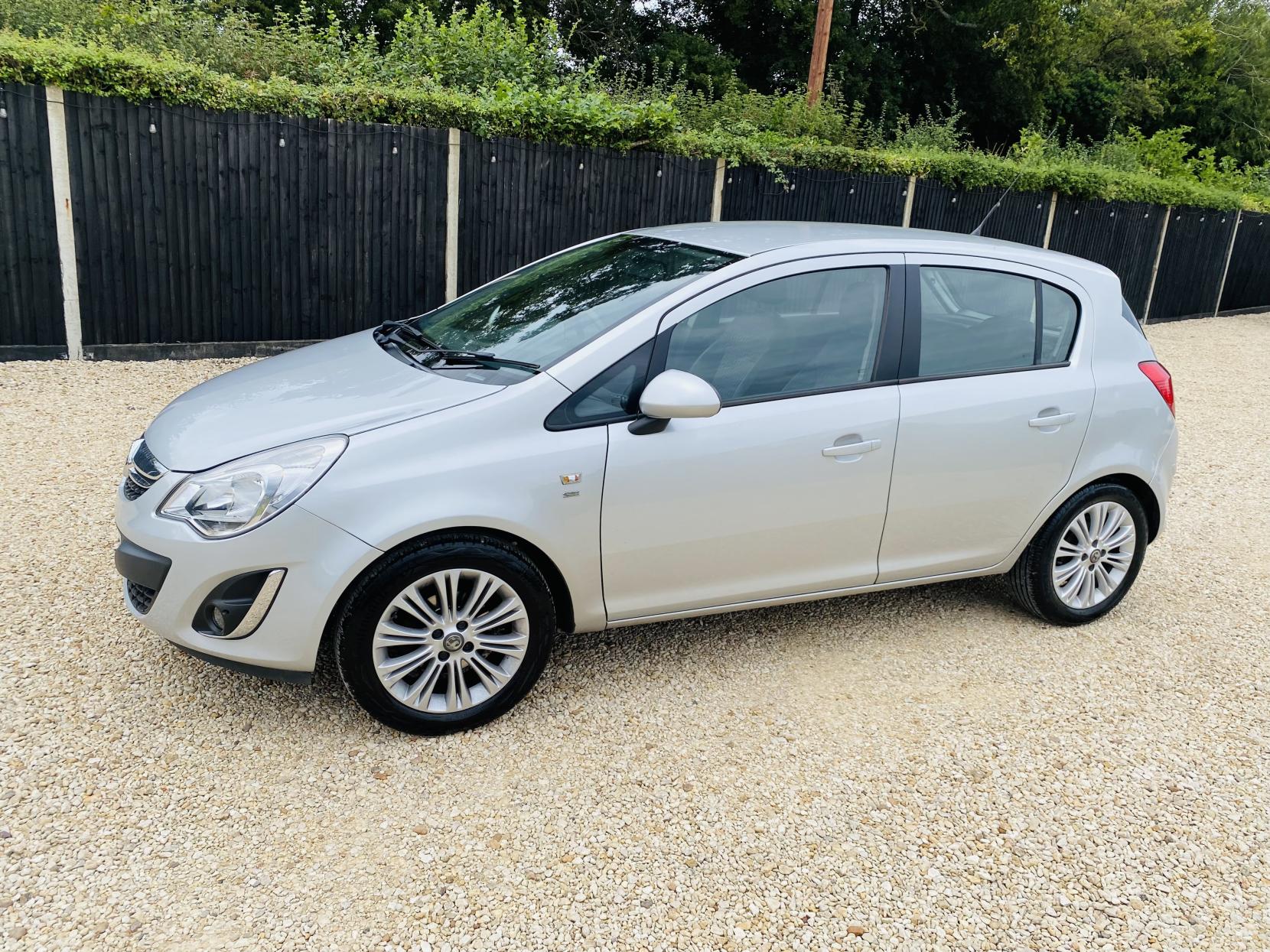 Vauxhall Corsa 1.2i ecoFLEX 16V SE Hatchback 5dr Petrol Manual Euro 5 (s/s) (85 ps)