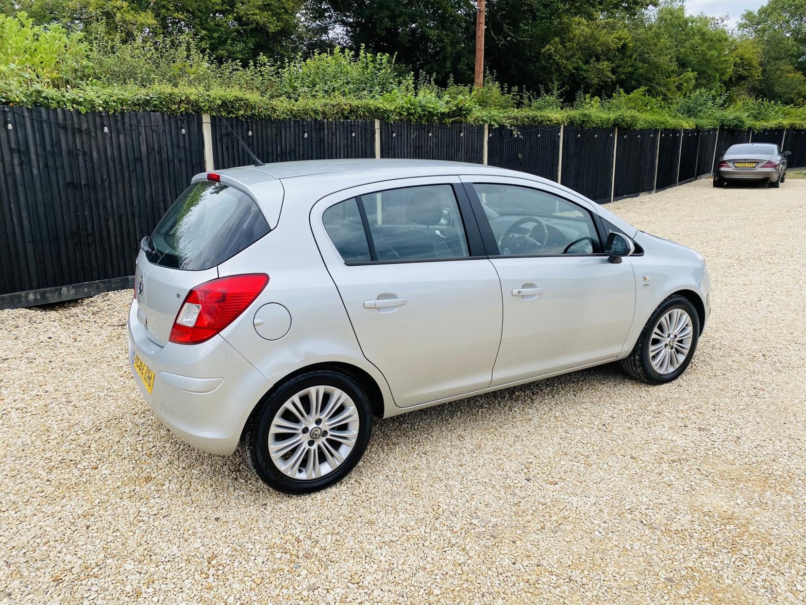Vauxhall Corsa 1.2i ecoFLEX 16V SE Hatchback 5dr Petrol Manual Euro 5 (s/s) (85 ps)
