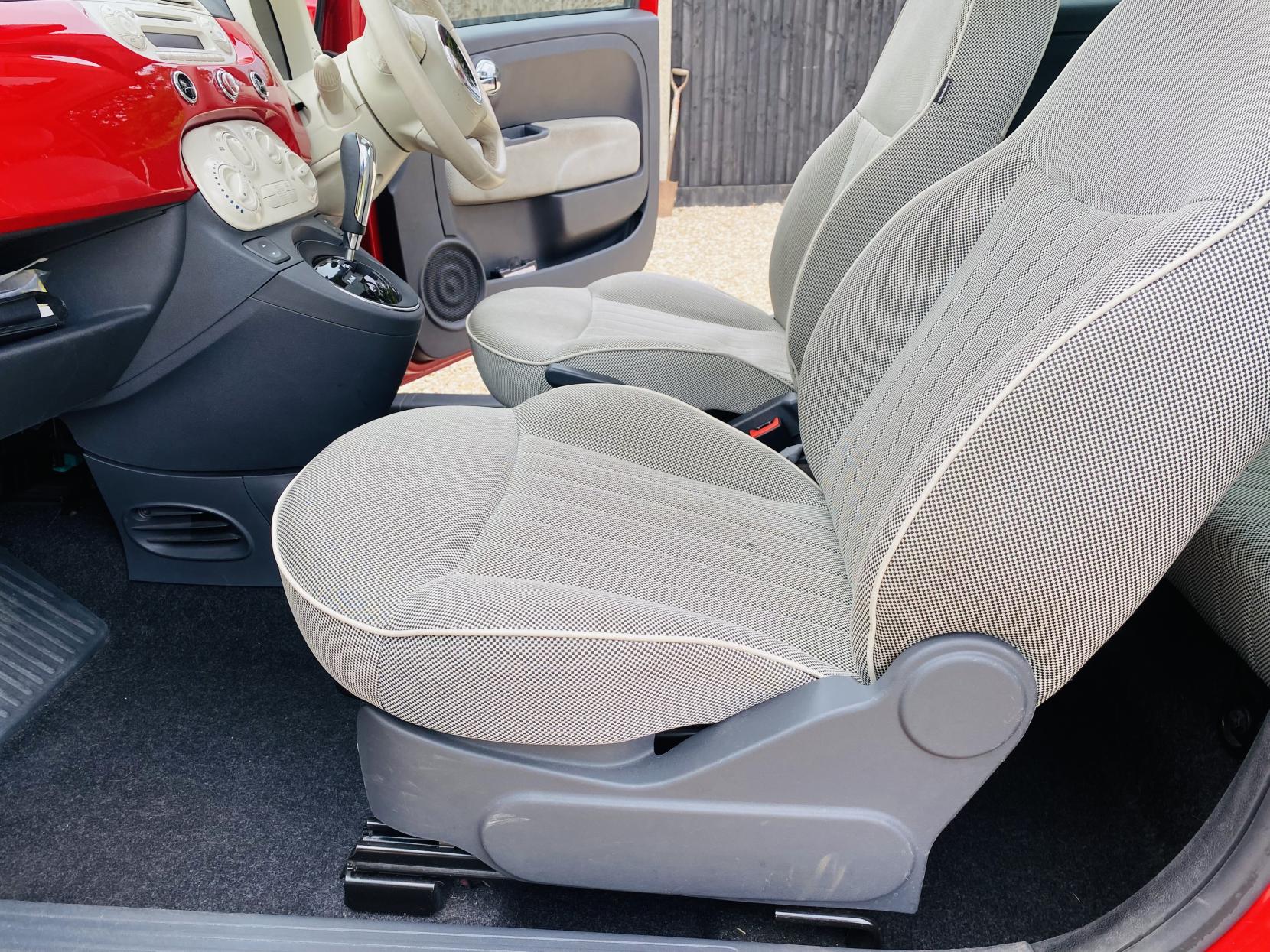 Fiat 500 1.2 Lounge Hatchback 3dr Petrol Dualogic Euro 4 (69 bhp)