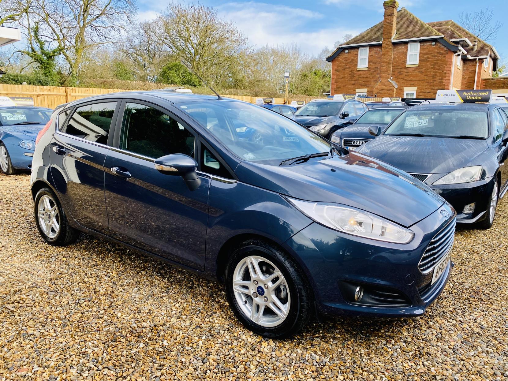 Ford Fiesta 1.0T EcoBoost Zetec Hatchback 5dr Petrol Powershift Euro 5 (100 ps)