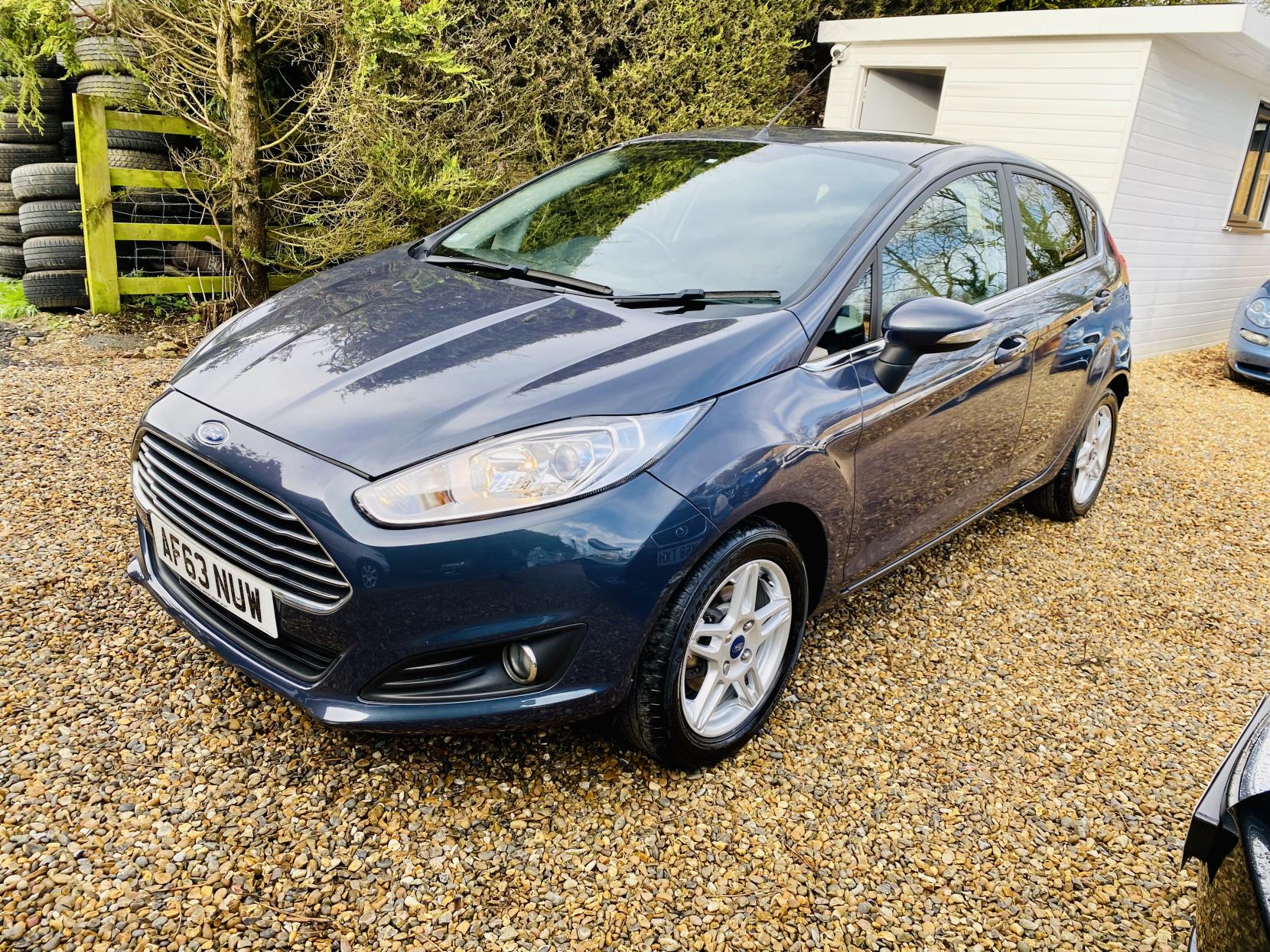 Ford Fiesta 1.0T EcoBoost Zetec Hatchback 5dr Petrol Powershift Euro 5 (100 ps)