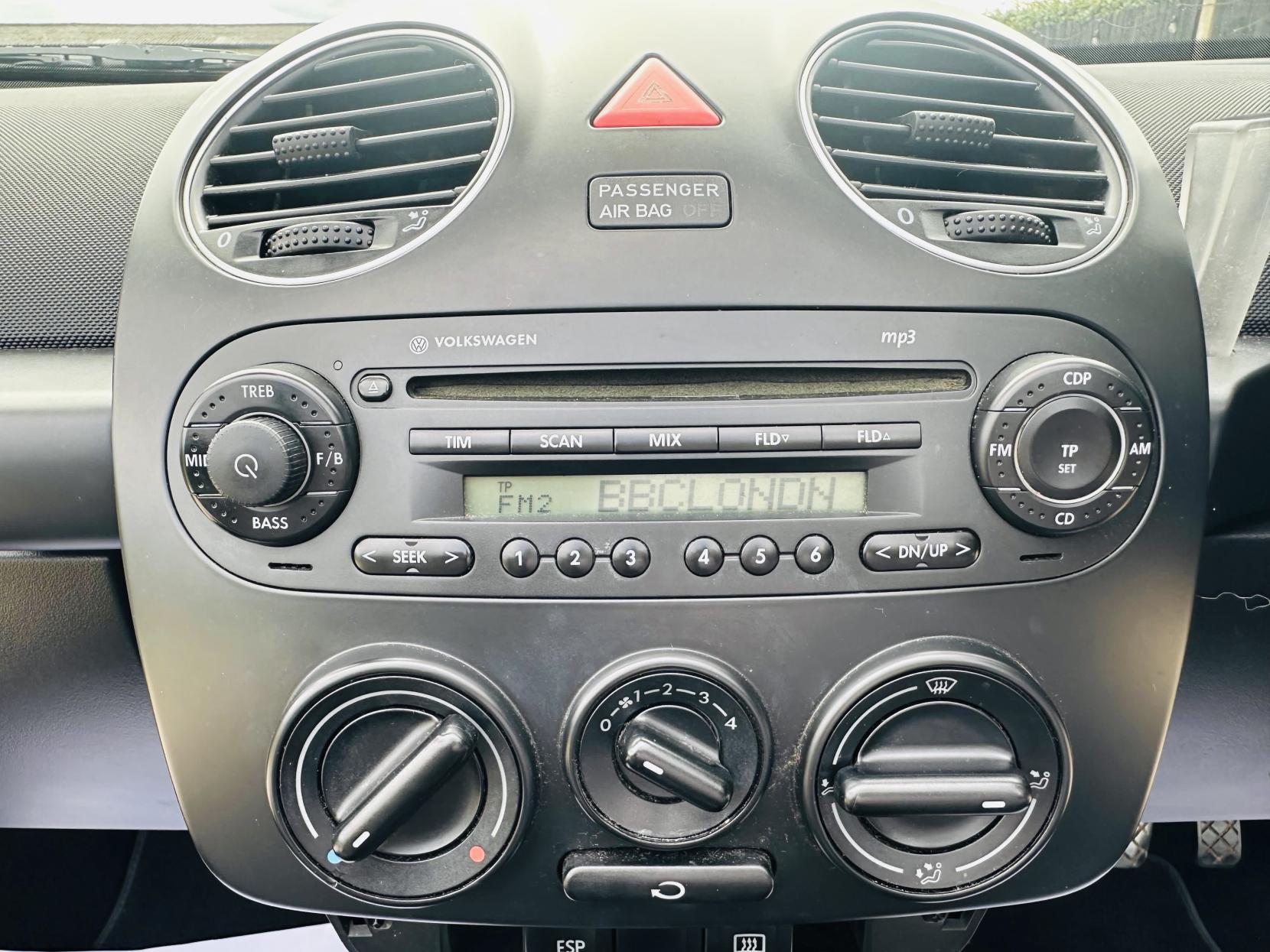 Volkswagen Beetle 1.6 Sola Cabriolet 2dr Petrol Manual Euro 4 (102 ps)