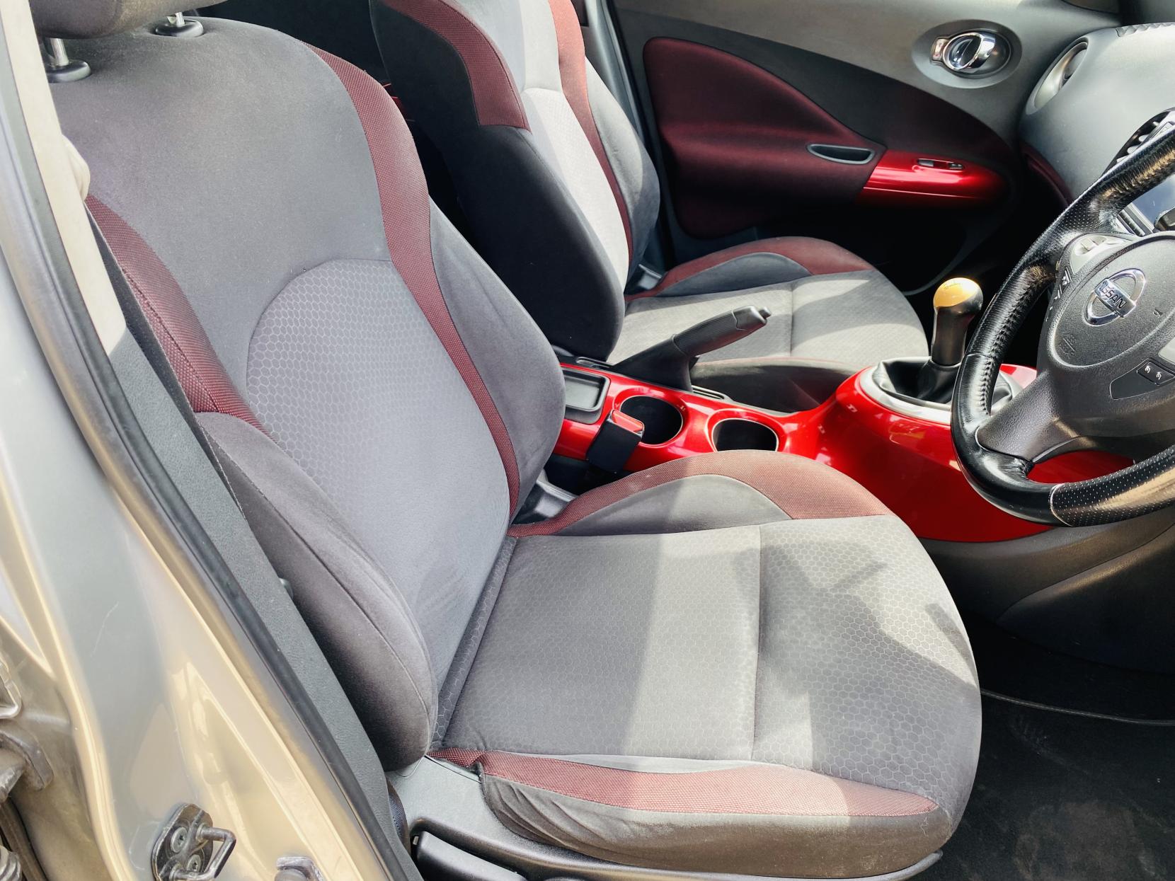 Nissan Juke 1.6 Acenta Premium SUV 5dr Petrol Manual Euro 5 (117 ps)