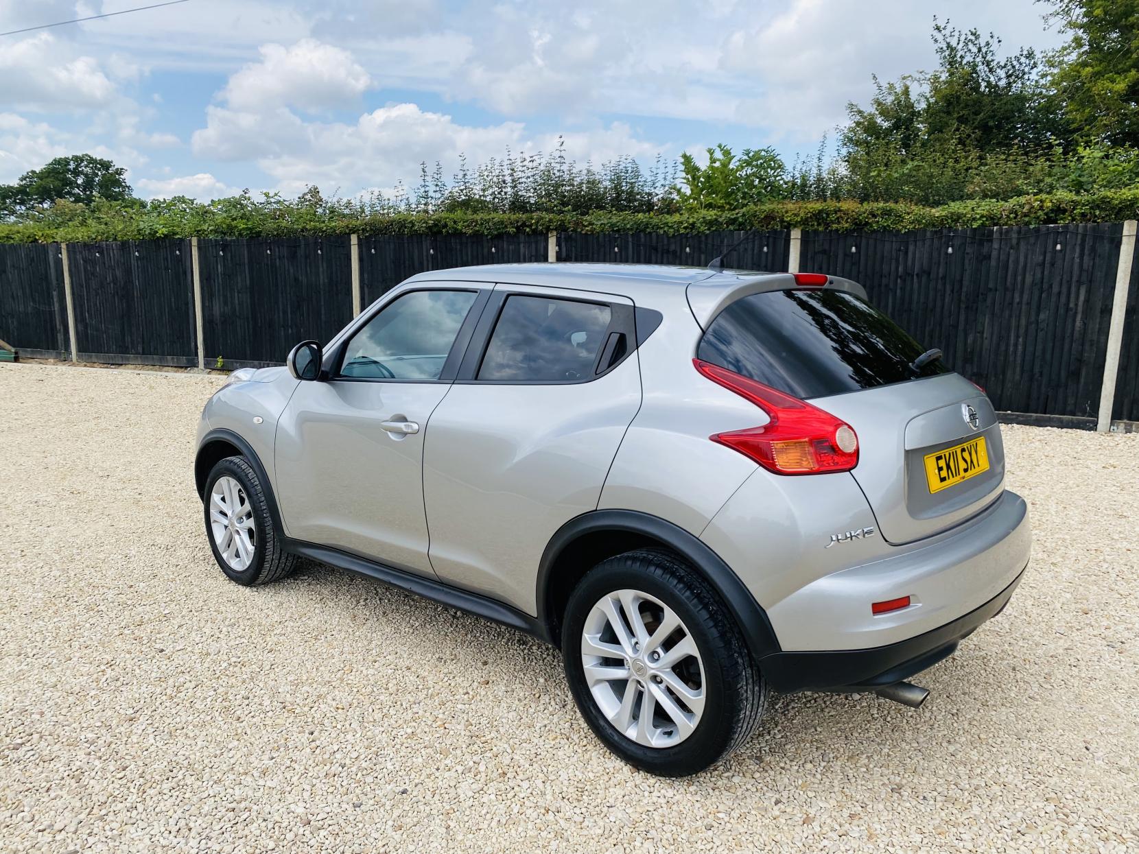 Nissan Juke 1.6 Acenta Premium SUV 5dr Petrol Manual Euro 5 (117 ps)