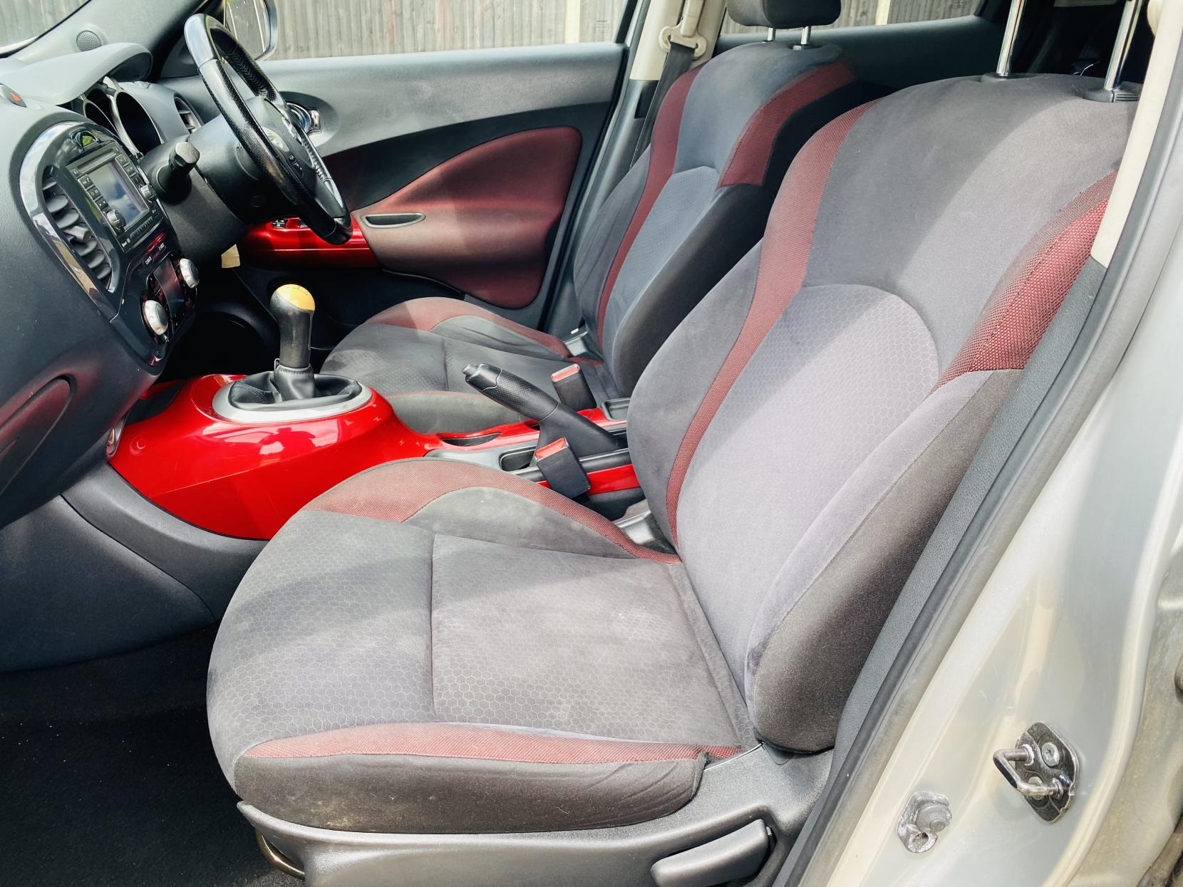 Nissan Juke 1.6 Acenta Premium SUV 5dr Petrol Manual Euro 5 (117 ps)