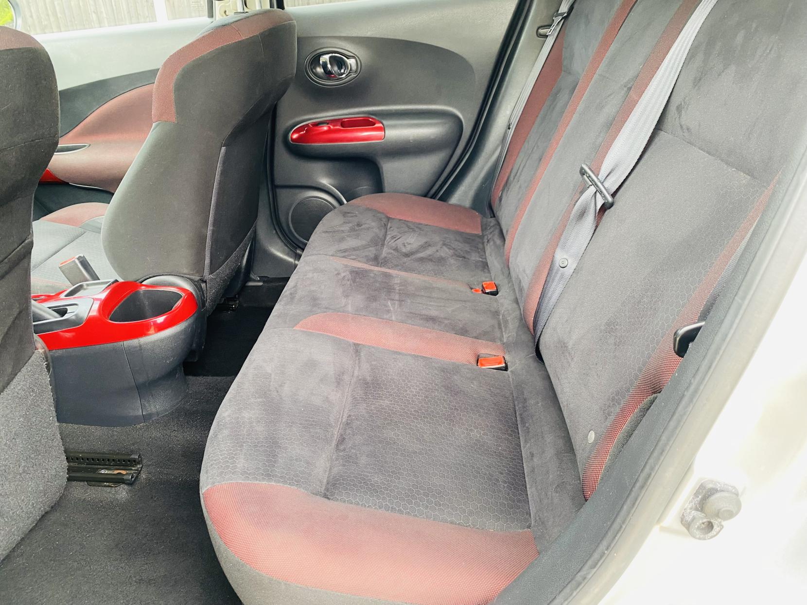 Nissan Juke 1.6 Acenta Premium SUV 5dr Petrol Manual Euro 5 (117 ps)
