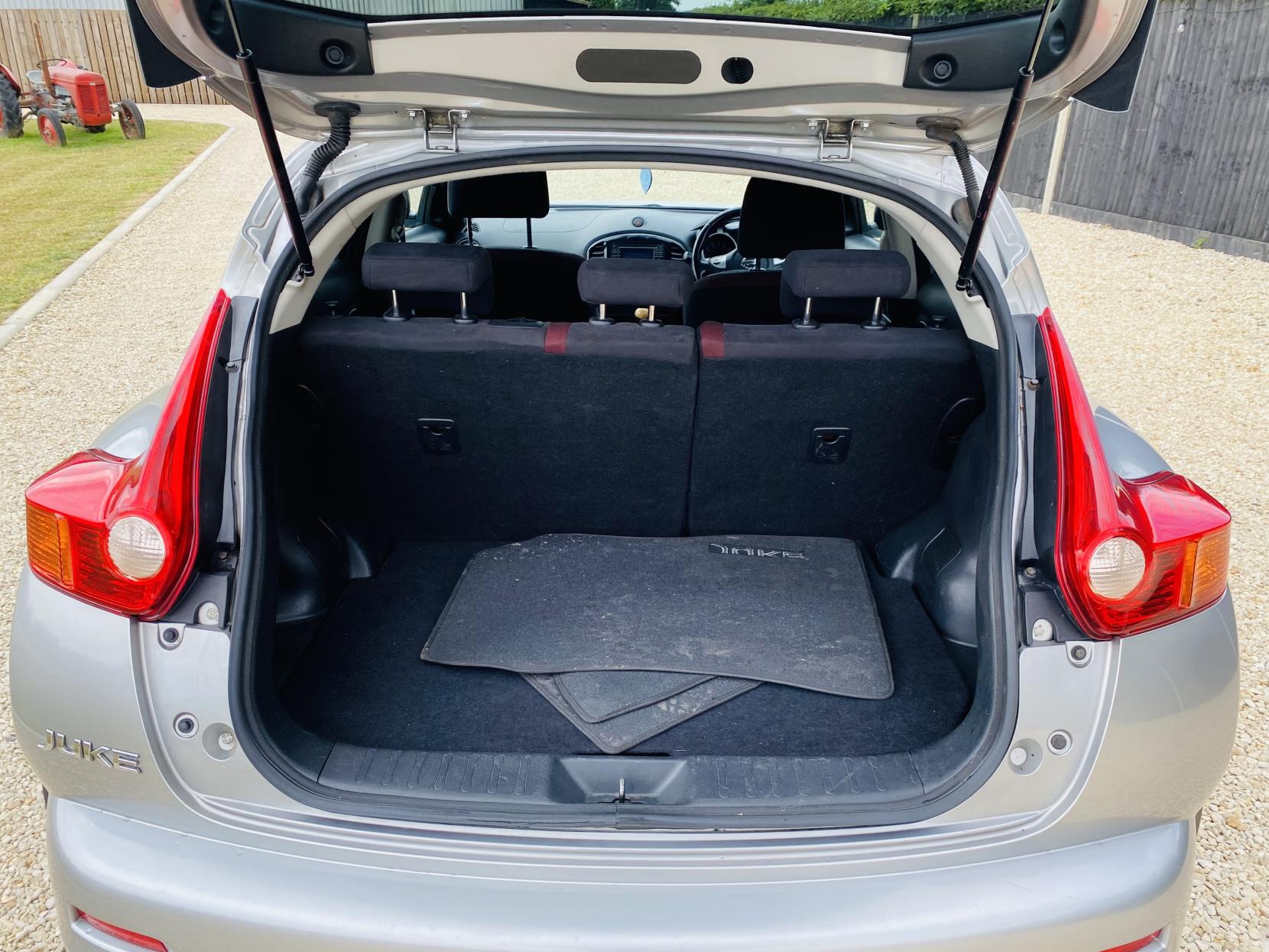 Nissan Juke 1.6 Acenta Premium SUV 5dr Petrol Manual Euro 5 (117 ps)