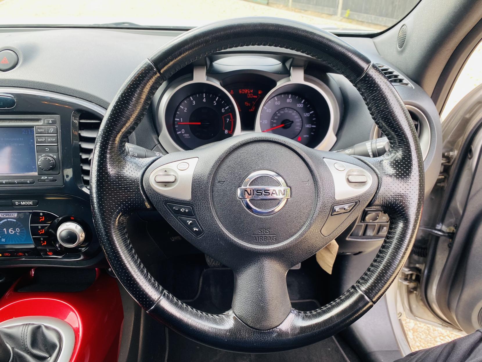 Nissan Juke 1.6 Acenta Premium SUV 5dr Petrol Manual Euro 5 (117 ps)