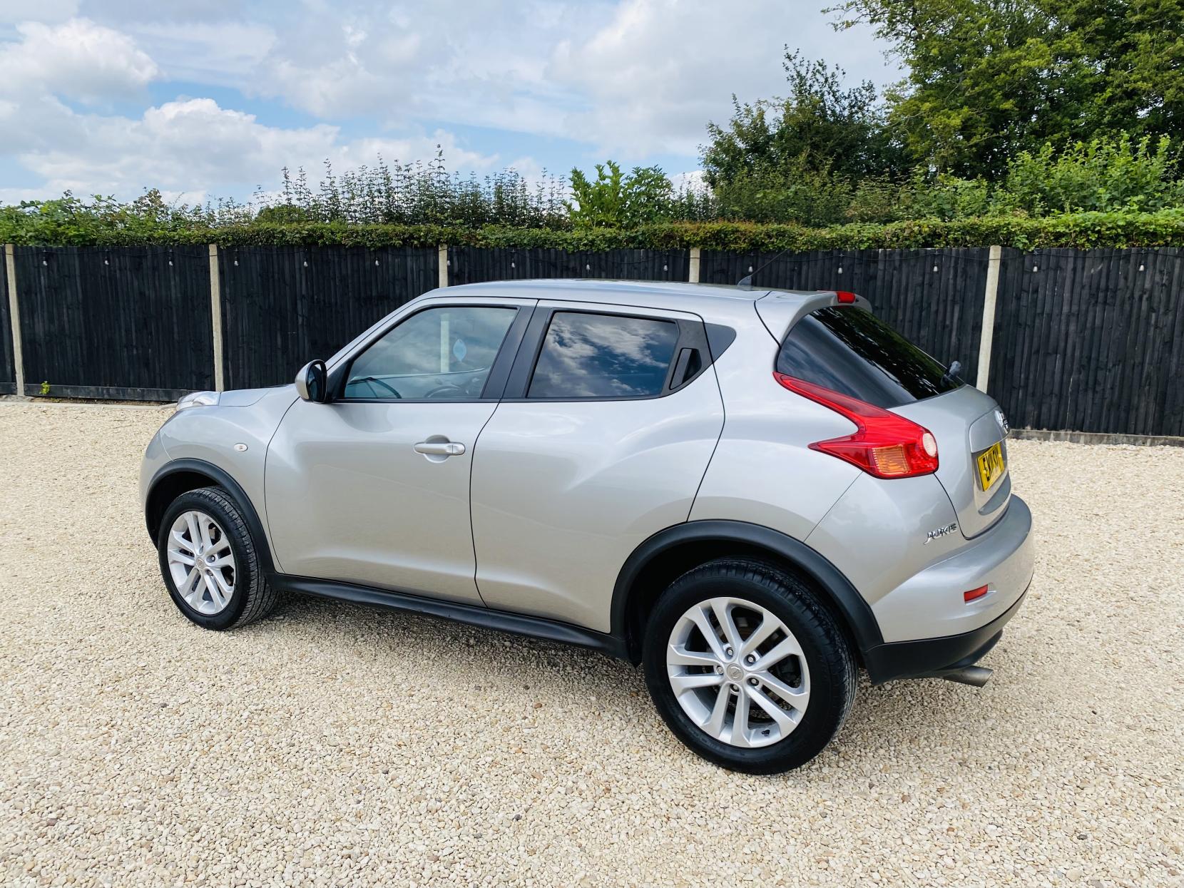 Nissan Juke 1.6 Acenta Premium SUV 5dr Petrol Manual Euro 5 (117 ps)