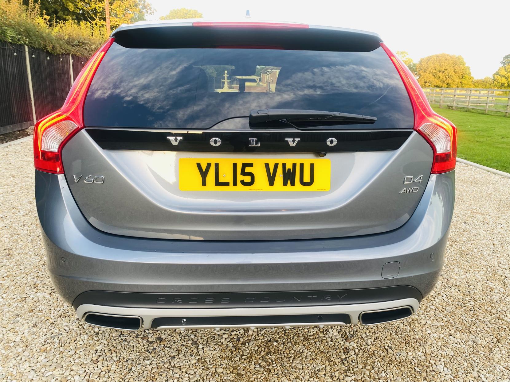 Volvo V60 Cross Country 2.4 D4 Lux Nav Estate 5dr Diesel Auto AWD Euro 6 (s/s) (190 ps)