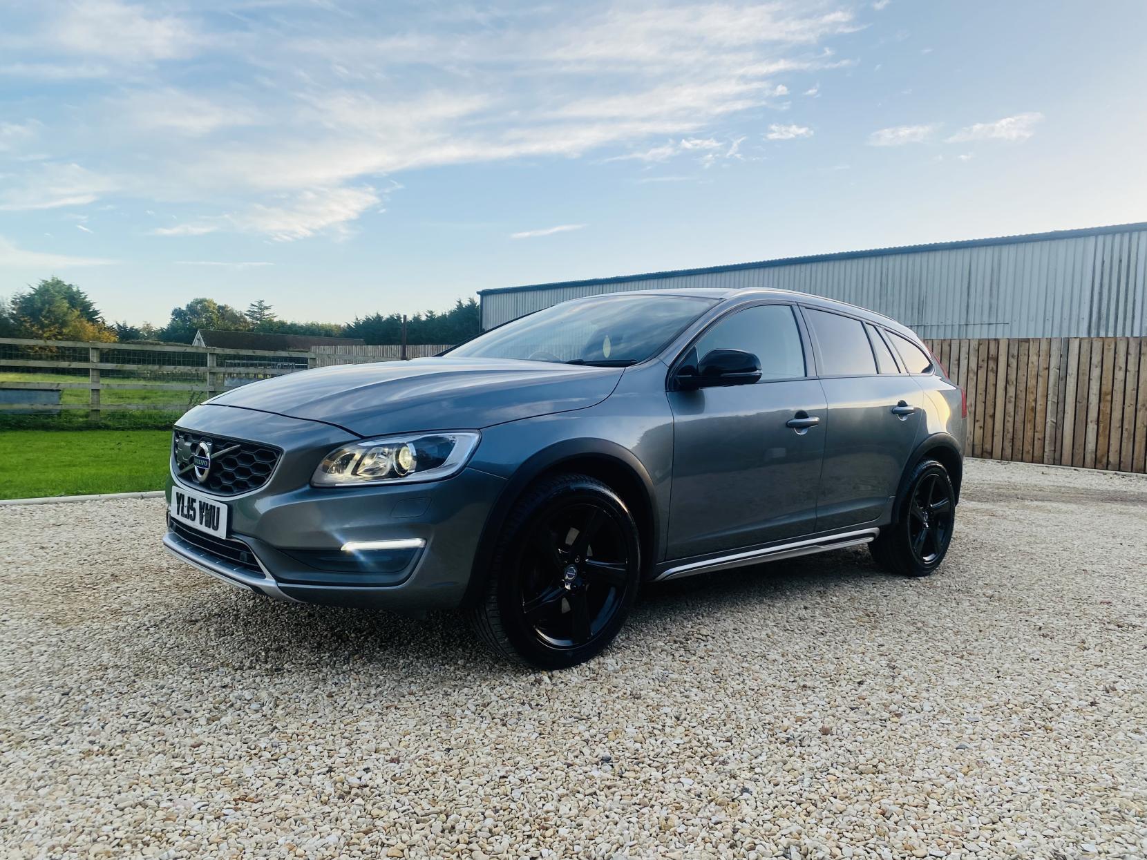 Volvo V60 Cross Country 2.4 D4 Lux Nav Estate 5dr Diesel Auto AWD Euro 6 (s/s) (190 ps)