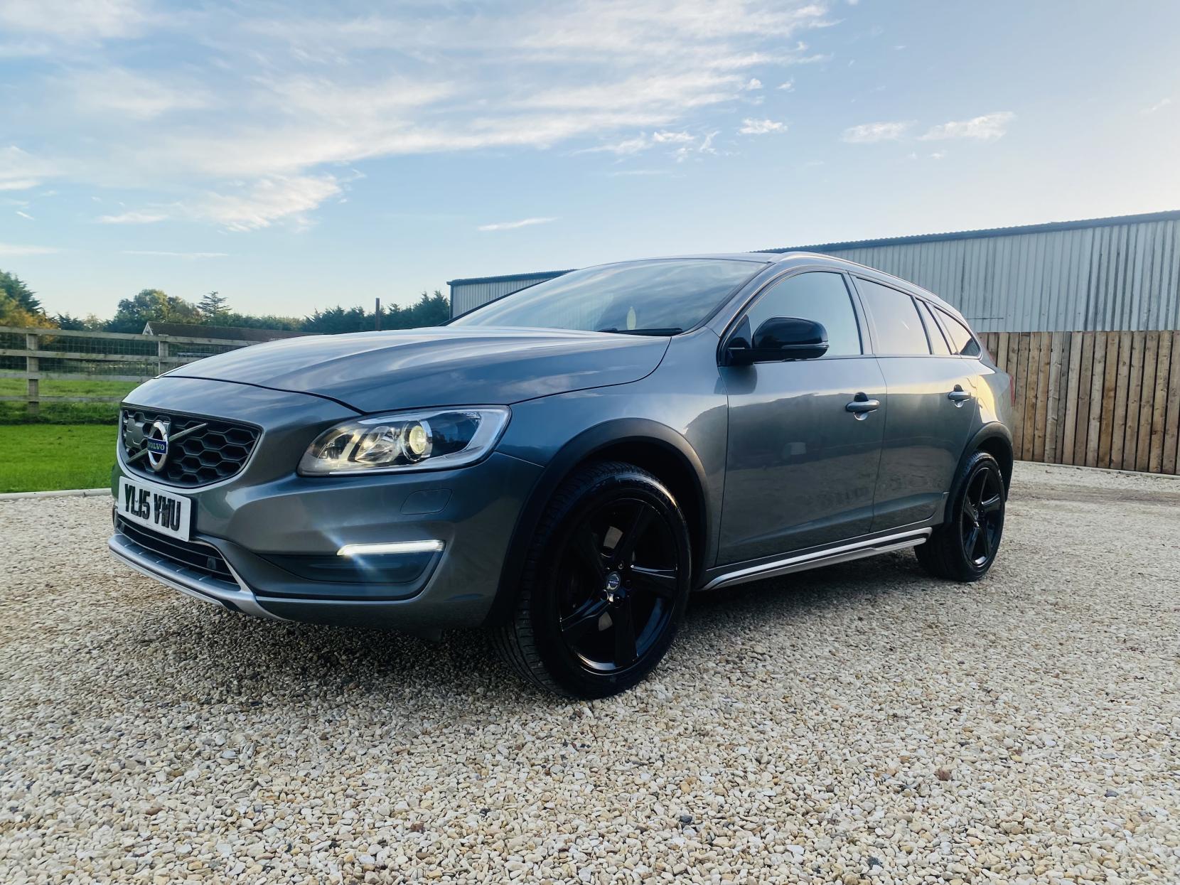 Volvo V60 Cross Country 2.4 D4 Lux Nav Estate 5dr Diesel Auto AWD Euro 6 (s/s) (190 ps)