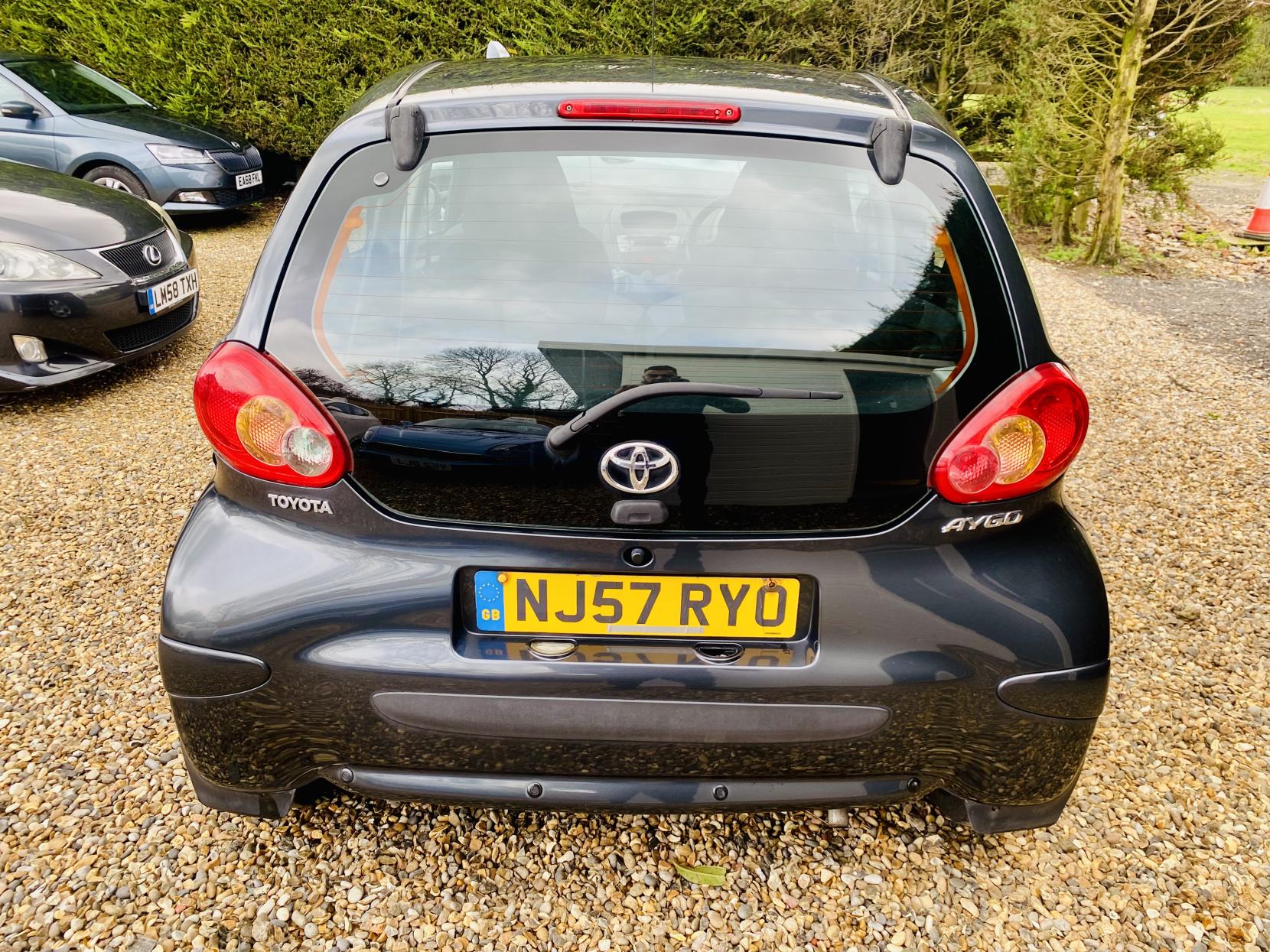 Toyota AYGO 1.0 VVT-i + Hatchback 5dr Petrol MultiMode Euro 4 (67 bhp)