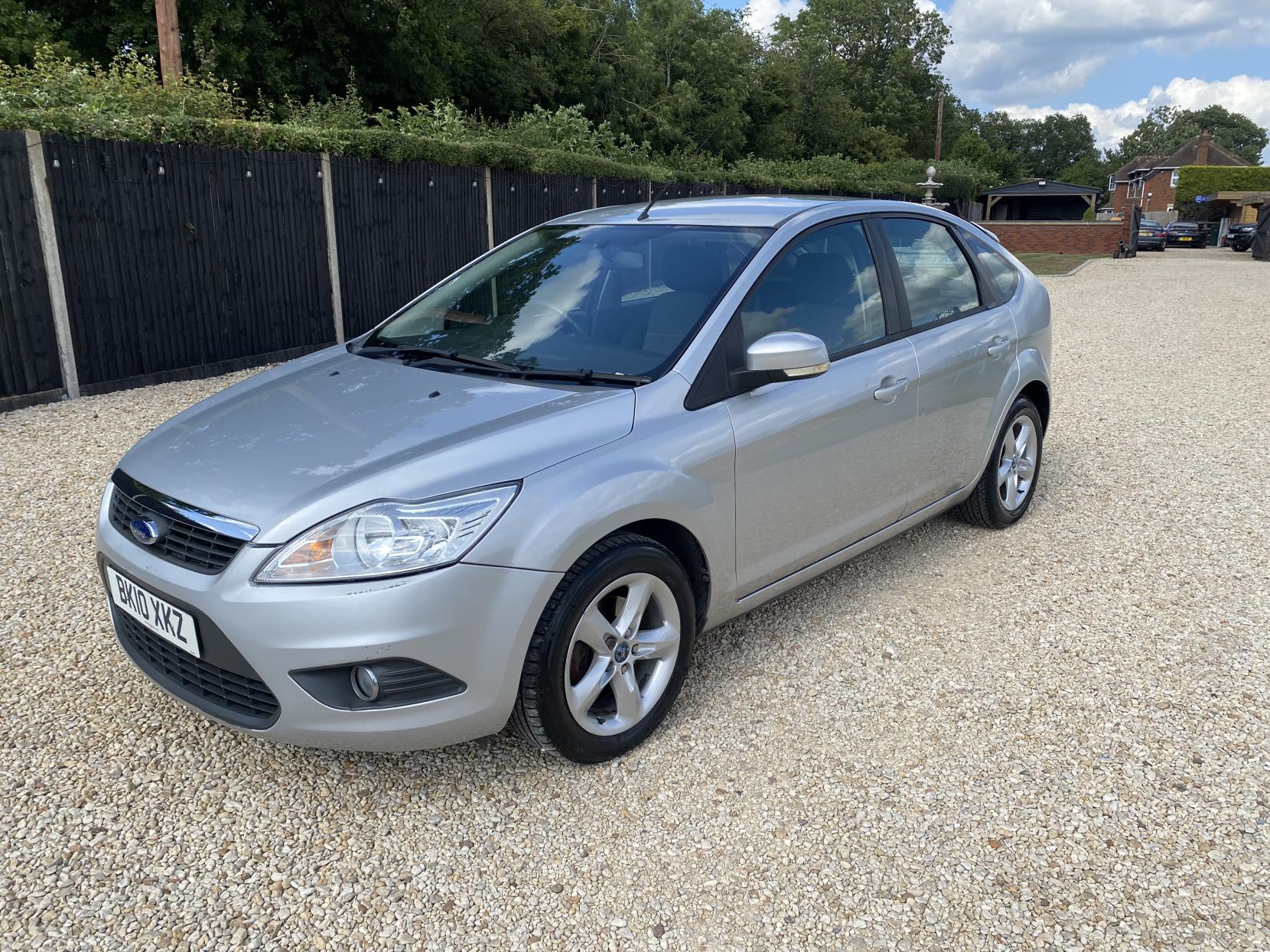 Ford Focus 1.6 Zetec Hatchback 5dr Petrol Automatic (184 g/km, 99 bhp)
