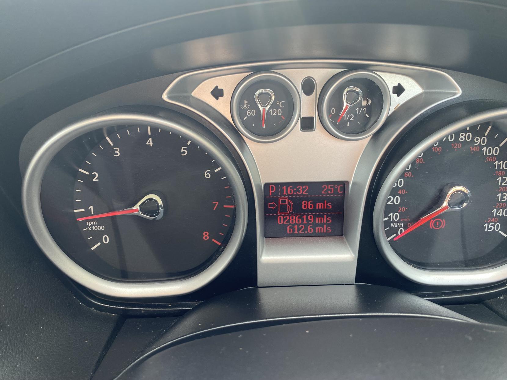 Ford Focus 1.6 Zetec Hatchback 5dr Petrol Automatic (184 g/km, 99 bhp)