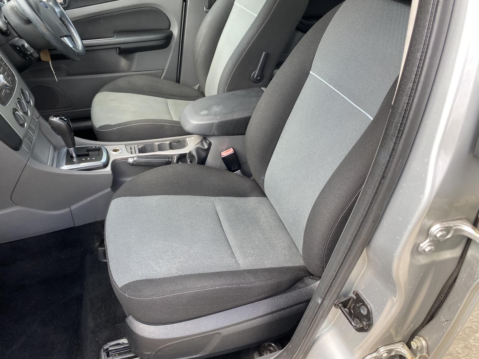 Ford Focus 1.6 Zetec Hatchback 5dr Petrol Automatic (184 g/km, 99 bhp)